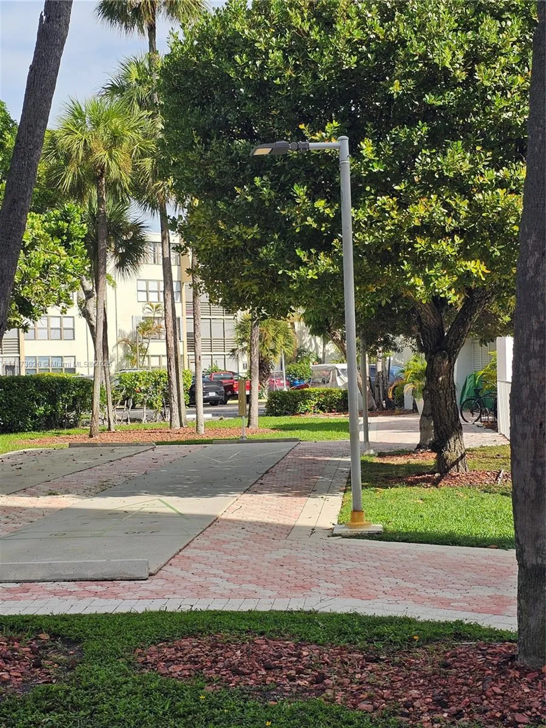 Property Slideshow image 5 of 22 | 20400 w country club dr apt 711, Aventura, FL, 33180