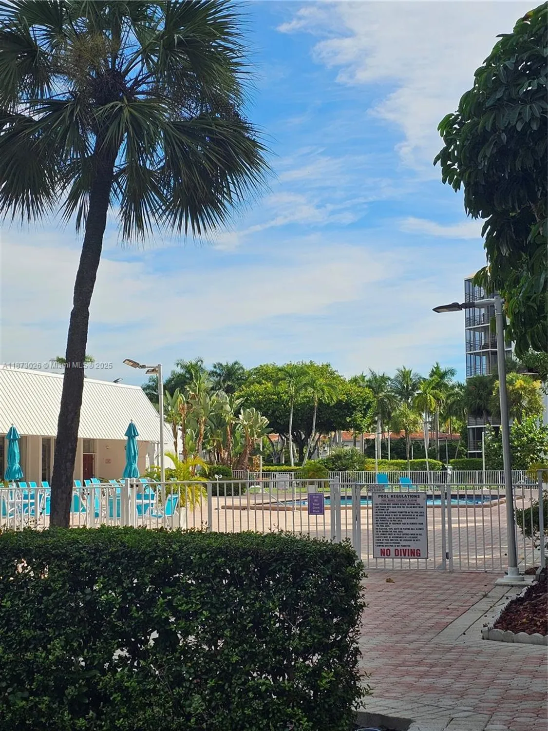 Property Slideshow image 6 of 22 | 20400 w country club dr apt 711, Aventura, FL, 33180