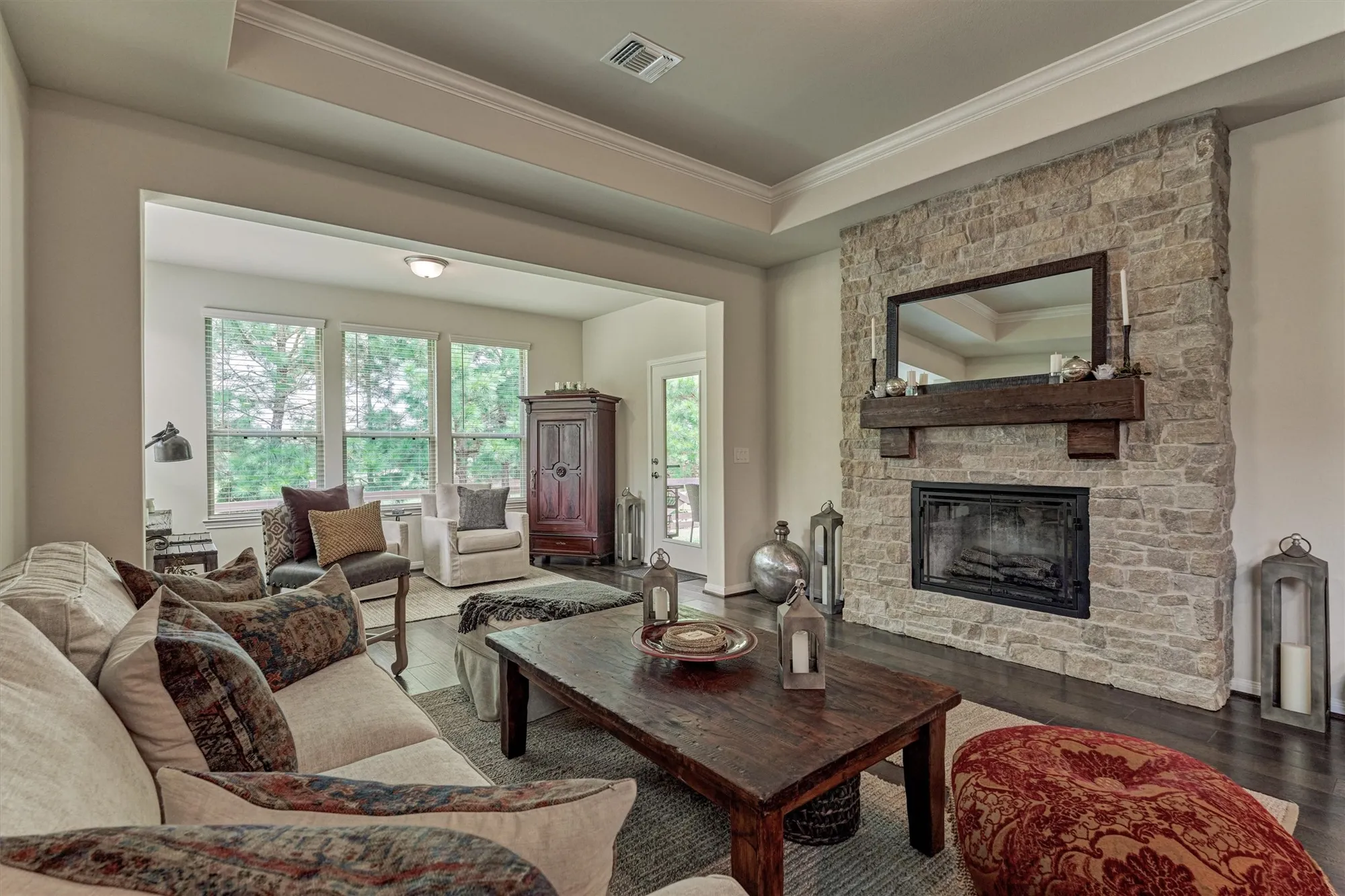 Property Slideshow image 17 of 48 | 128 caspian way, The Woodlands, TX, 77382