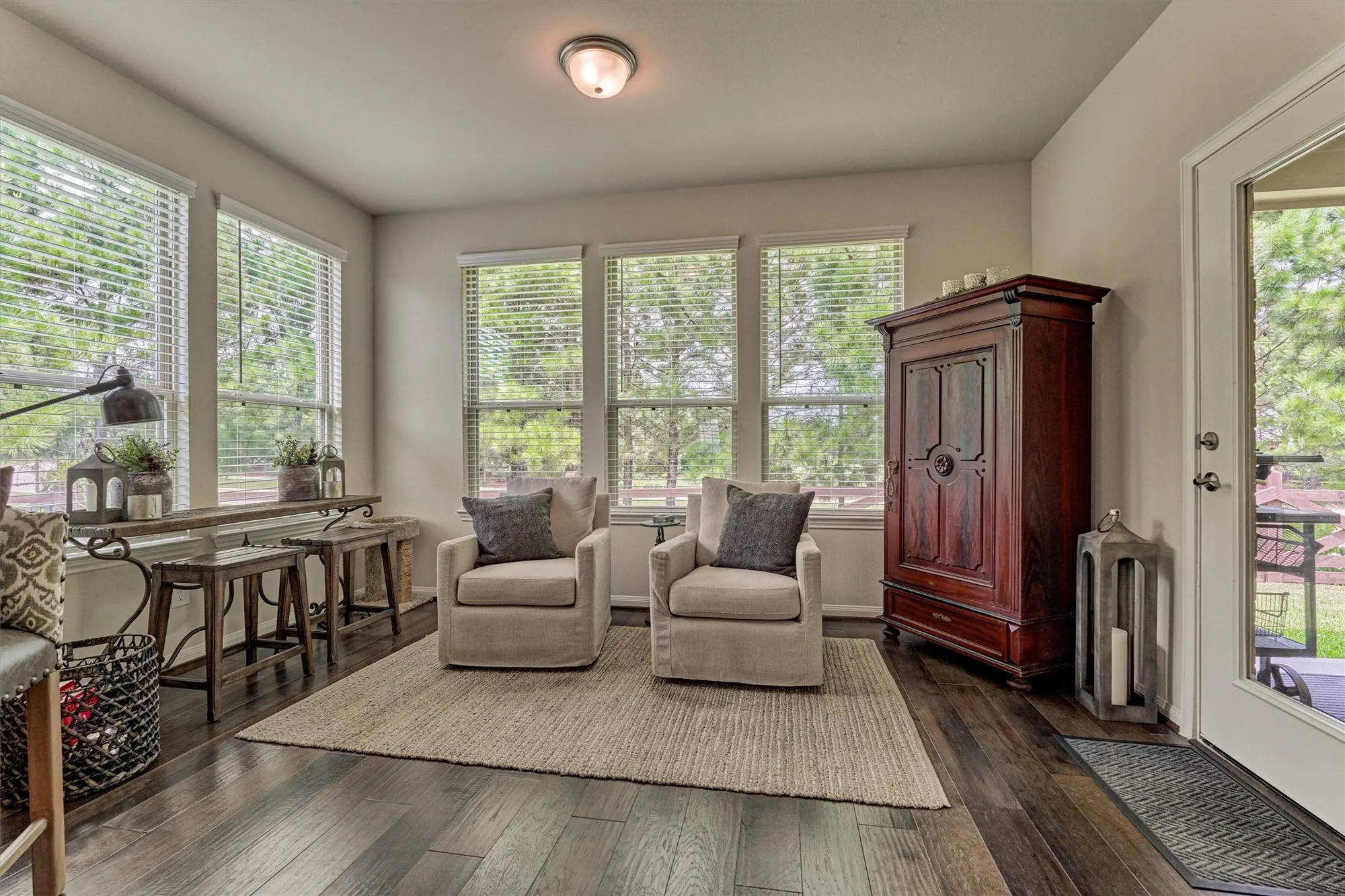 Property Slideshow image 18 of 48 | 128 caspian way, The Woodlands, TX, 77382
