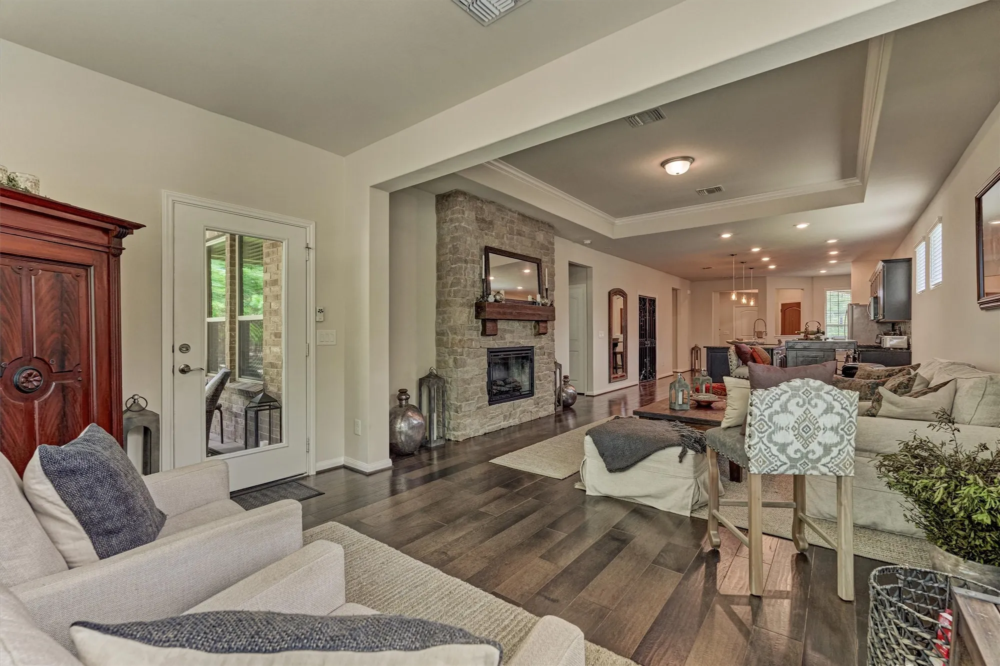 Property Slideshow image 19 of 48 | 128 caspian way, The Woodlands, TX, 77382