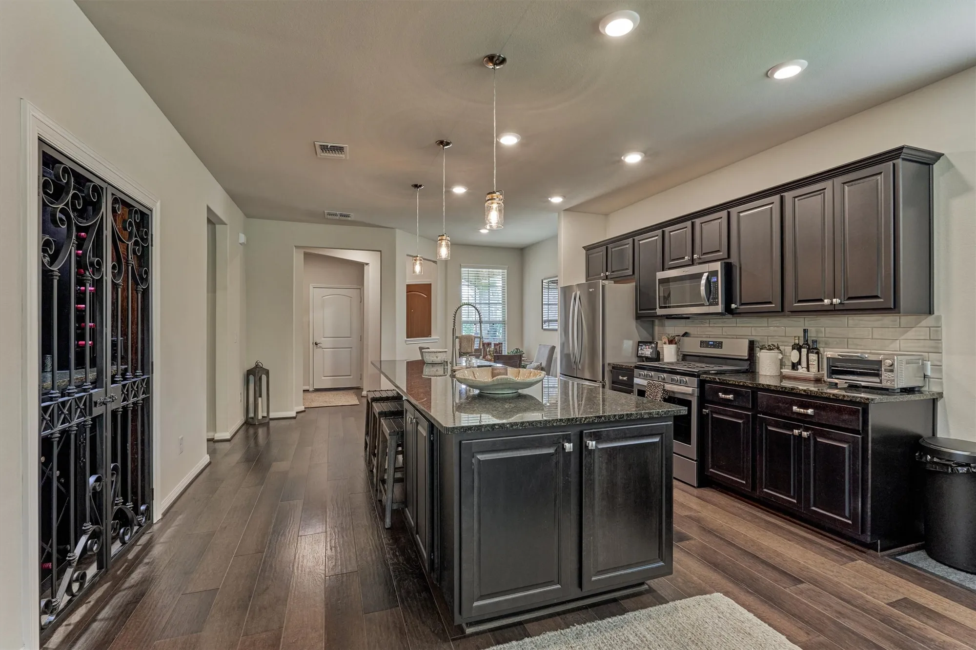 Property Slideshow image 11 of 48 | 128 caspian way, The Woodlands, TX, 77382