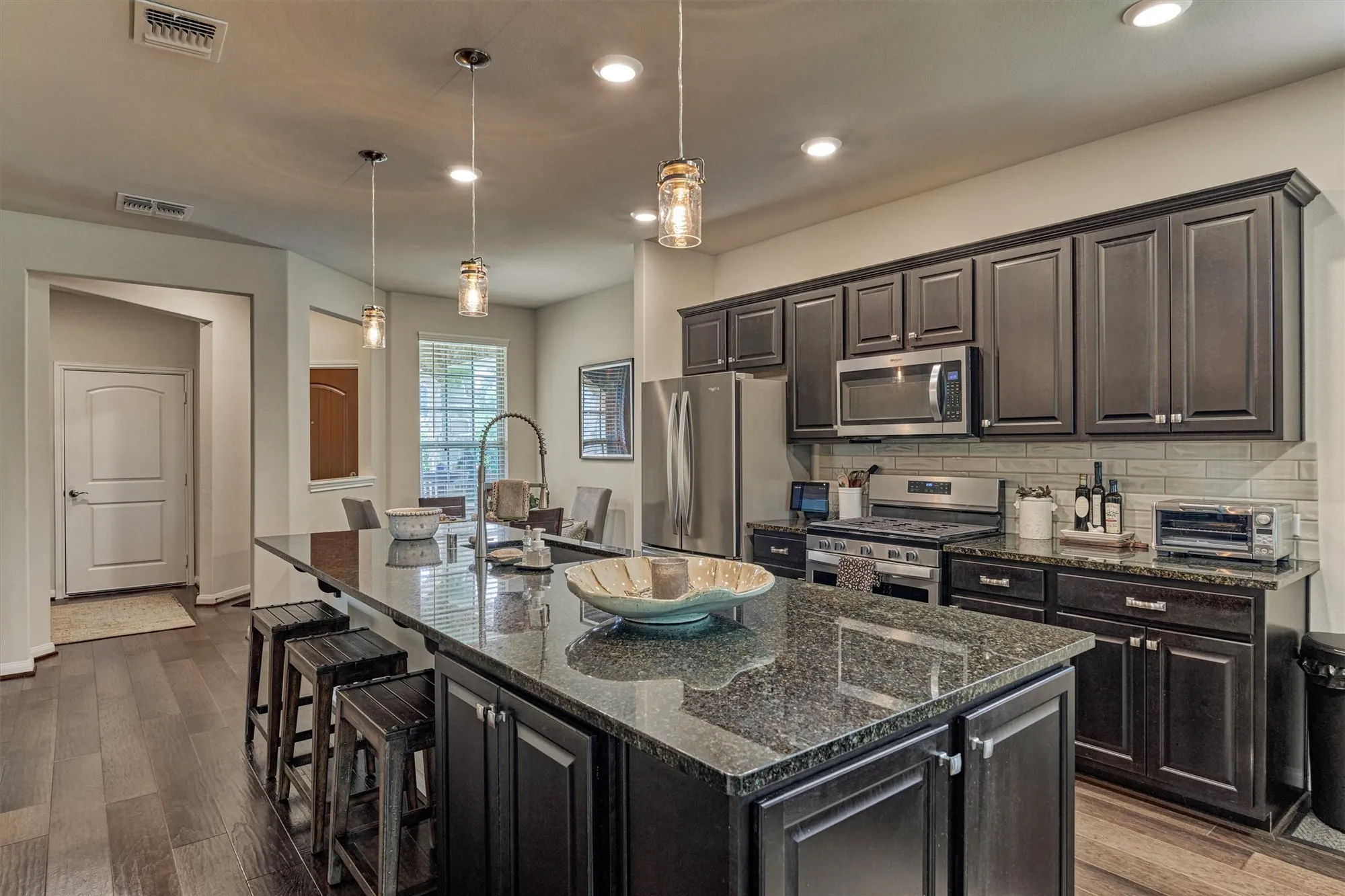Property Slideshow image 12 of 48 | 128 caspian way, The Woodlands, TX, 77382