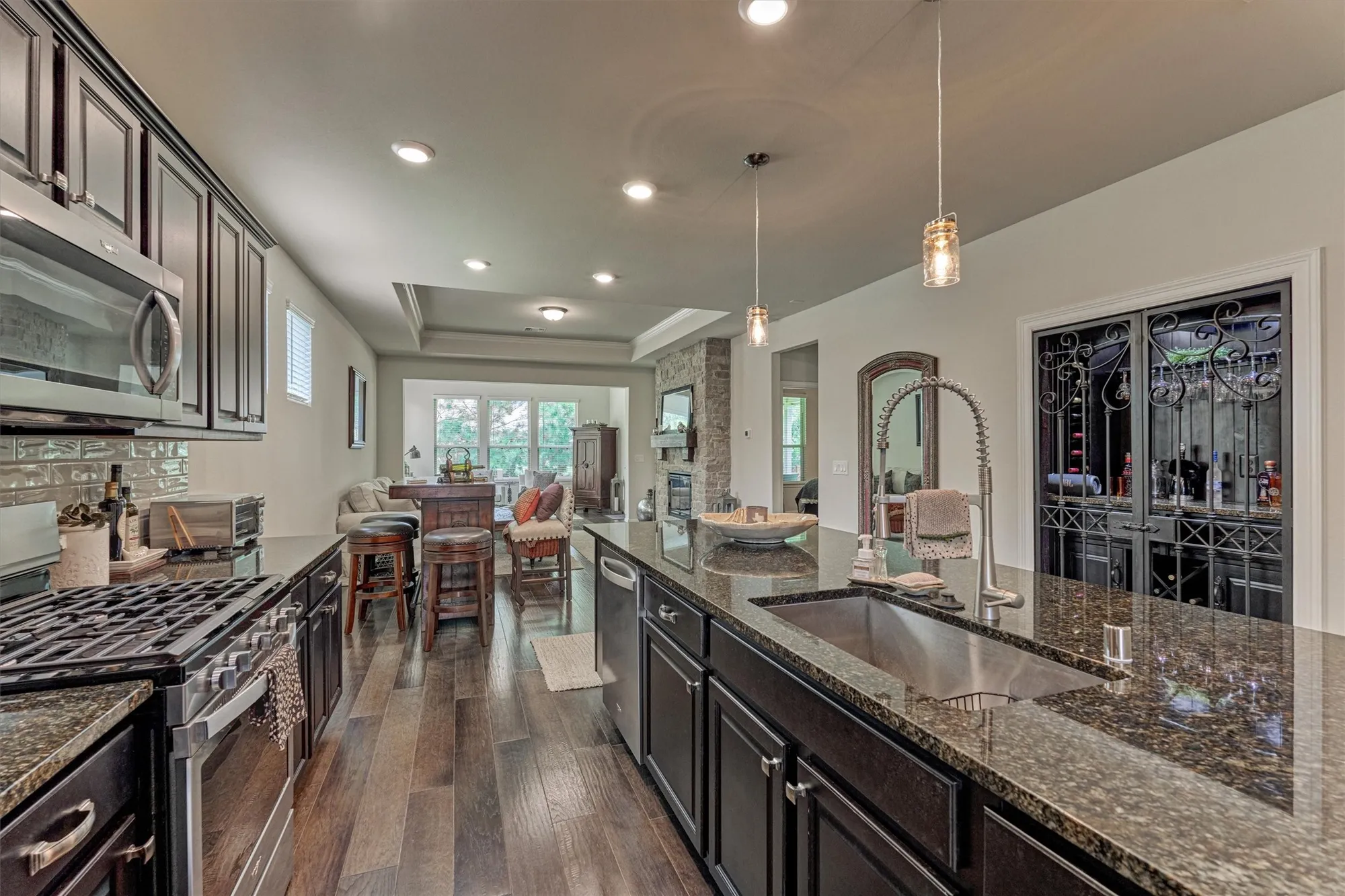 Property Slideshow image 13 of 48 | 128 caspian way, The Woodlands, TX, 77382