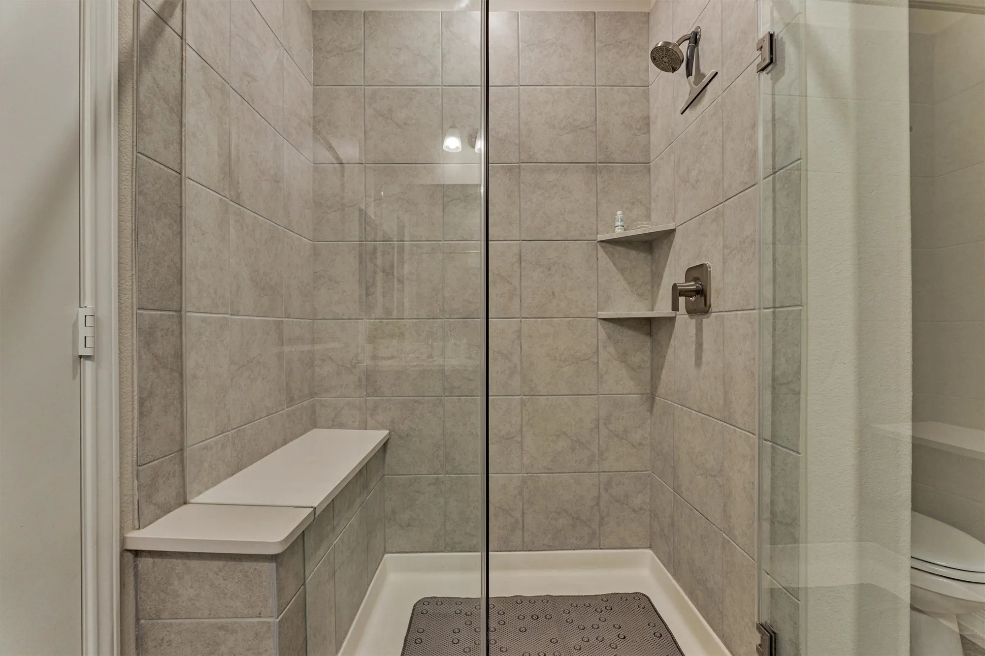 Property Slideshow image 24 of 48 | 128 caspian way, The Woodlands, TX, 77382