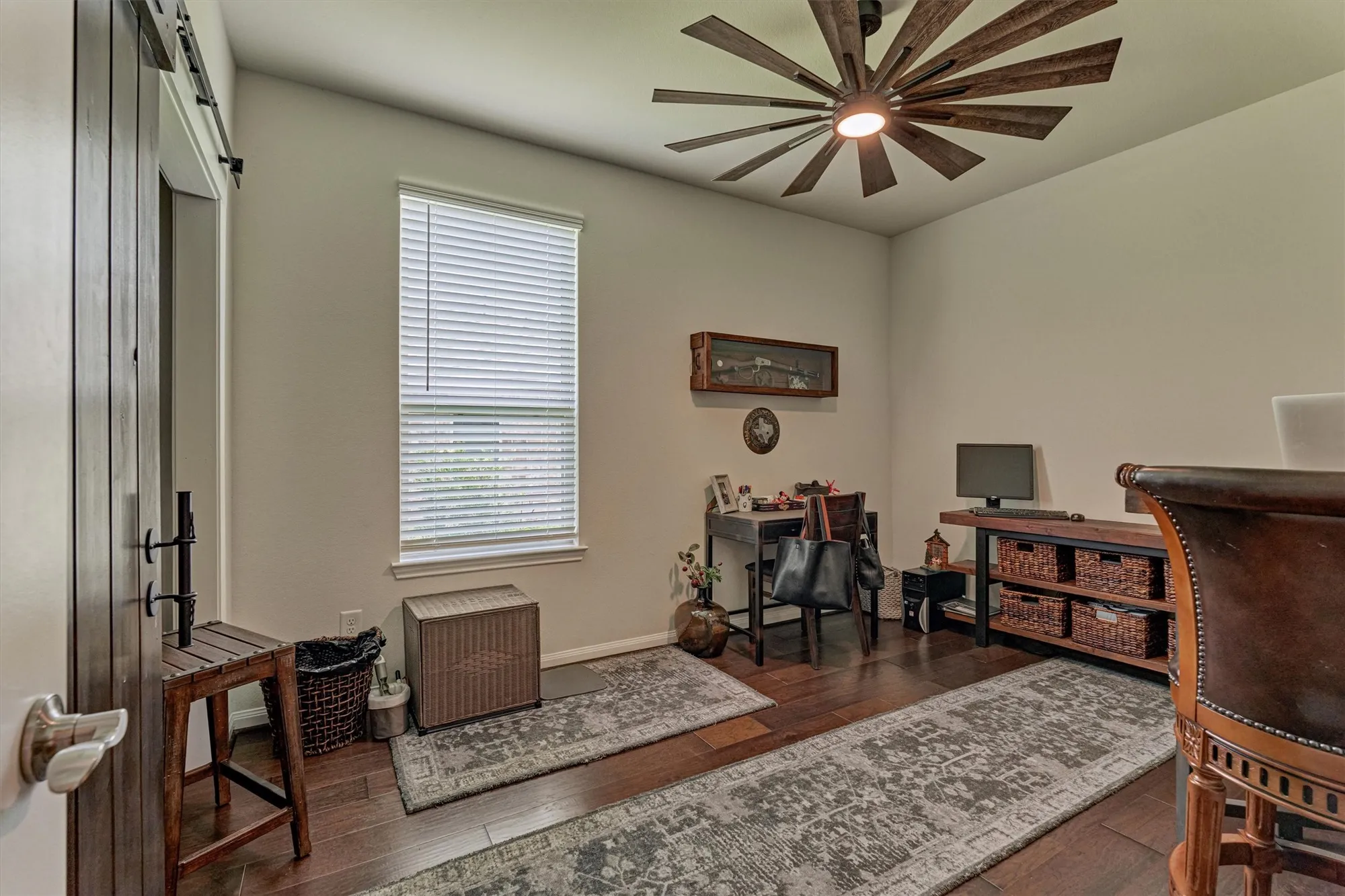 Property Slideshow image 25 of 48 | 128 caspian way, The Woodlands, TX, 77382