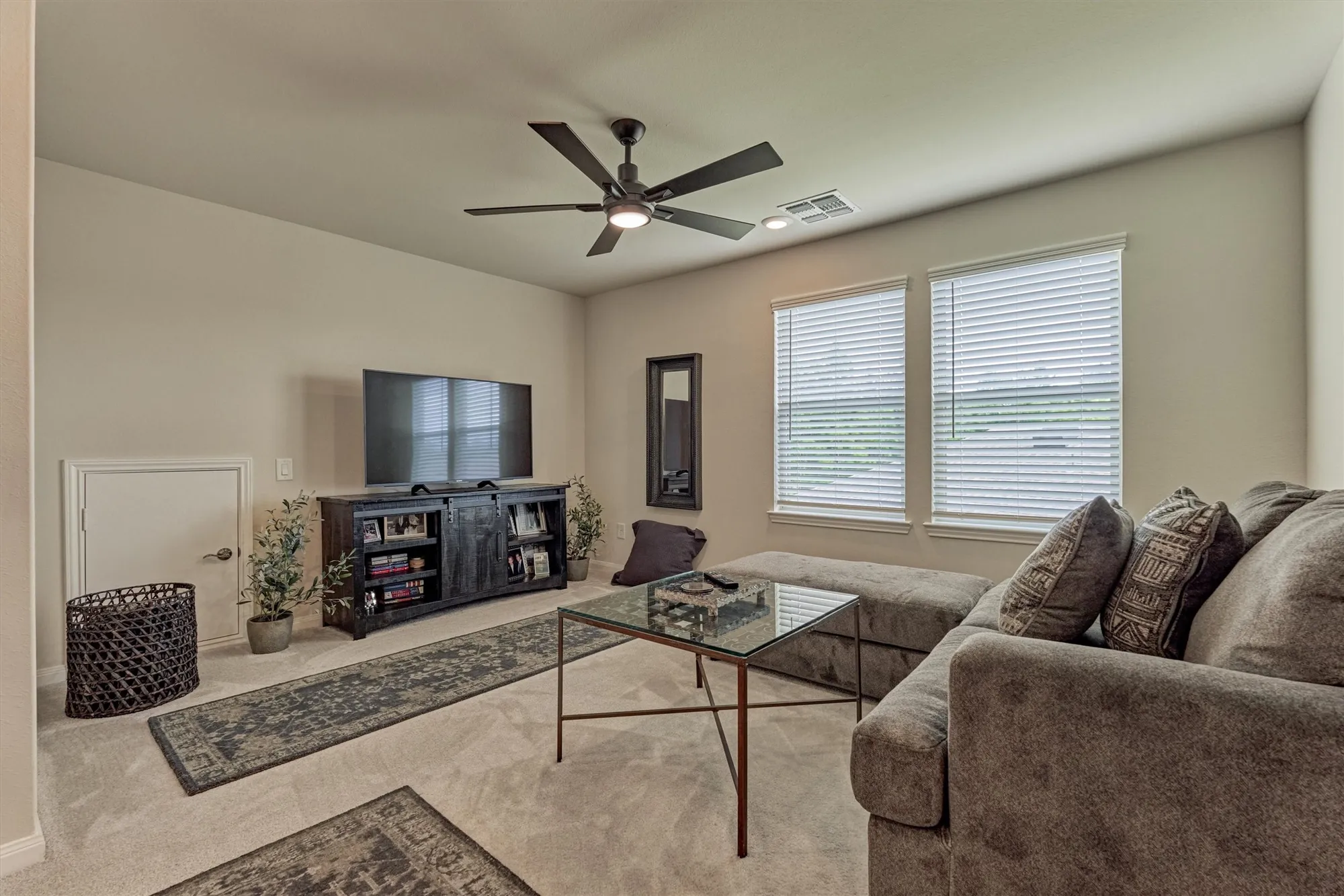 Property Slideshow image 28 of 48 | 128 caspian way, The Woodlands, TX, 77382