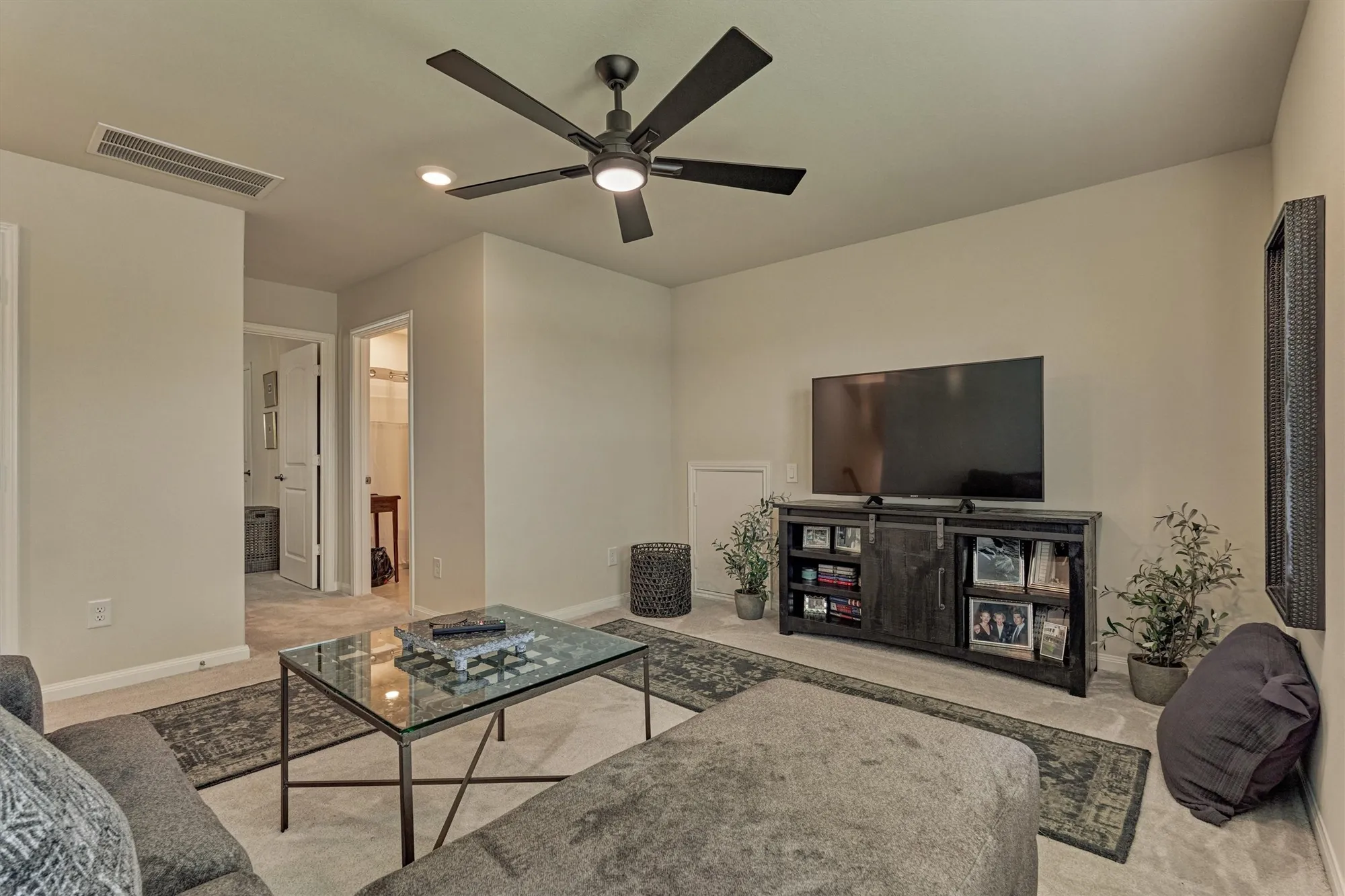 Property Slideshow image 29 of 48 | 128 caspian way, The Woodlands, TX, 77382