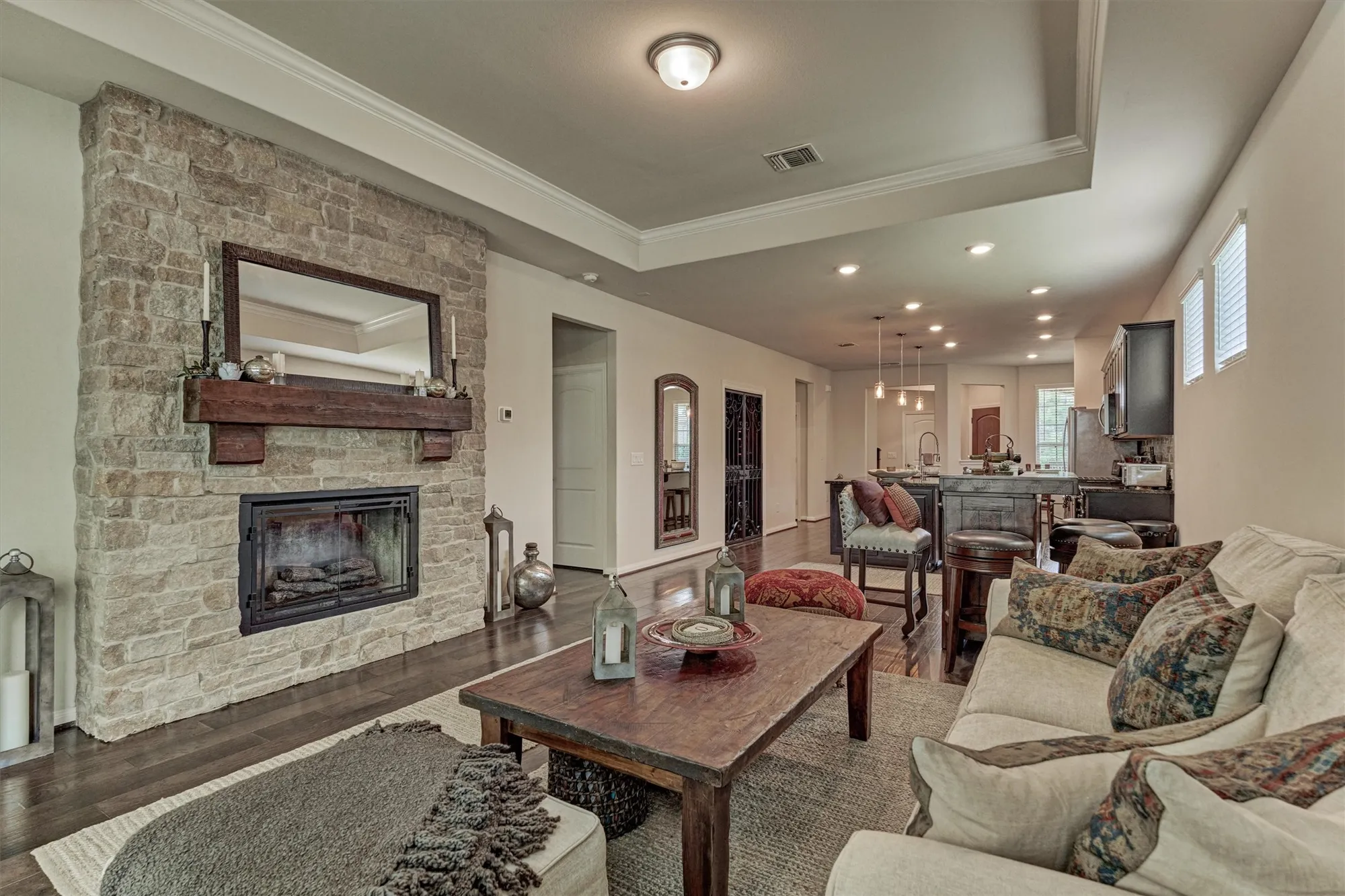 Property Slideshow image 20 of 48 | 128 caspian way, The Woodlands, TX, 77382