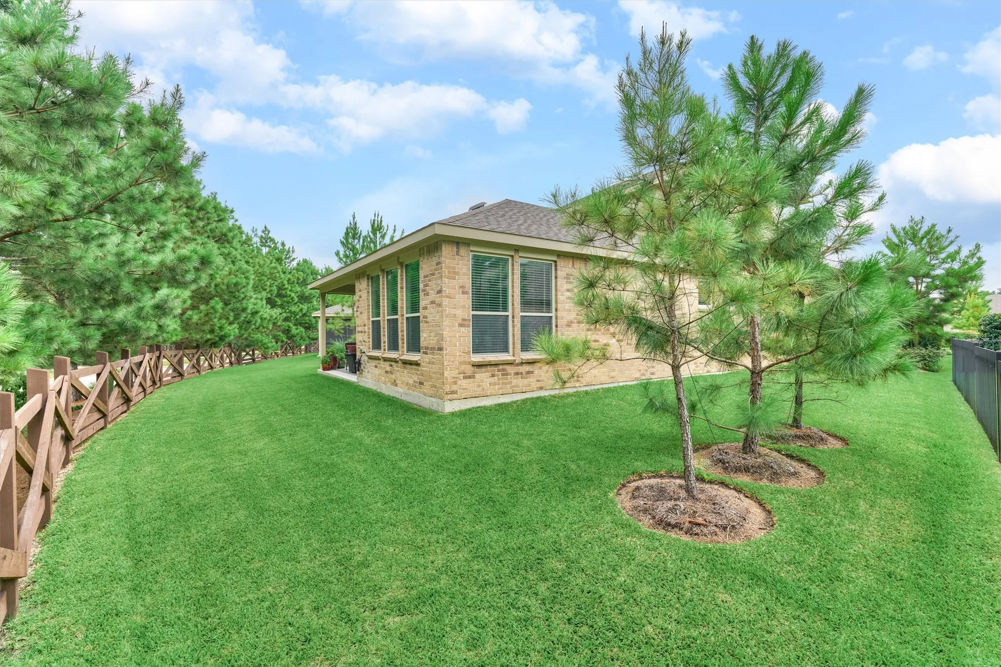 Property Slideshow image 34 of 48 | 128 caspian way, The Woodlands, TX, 77382