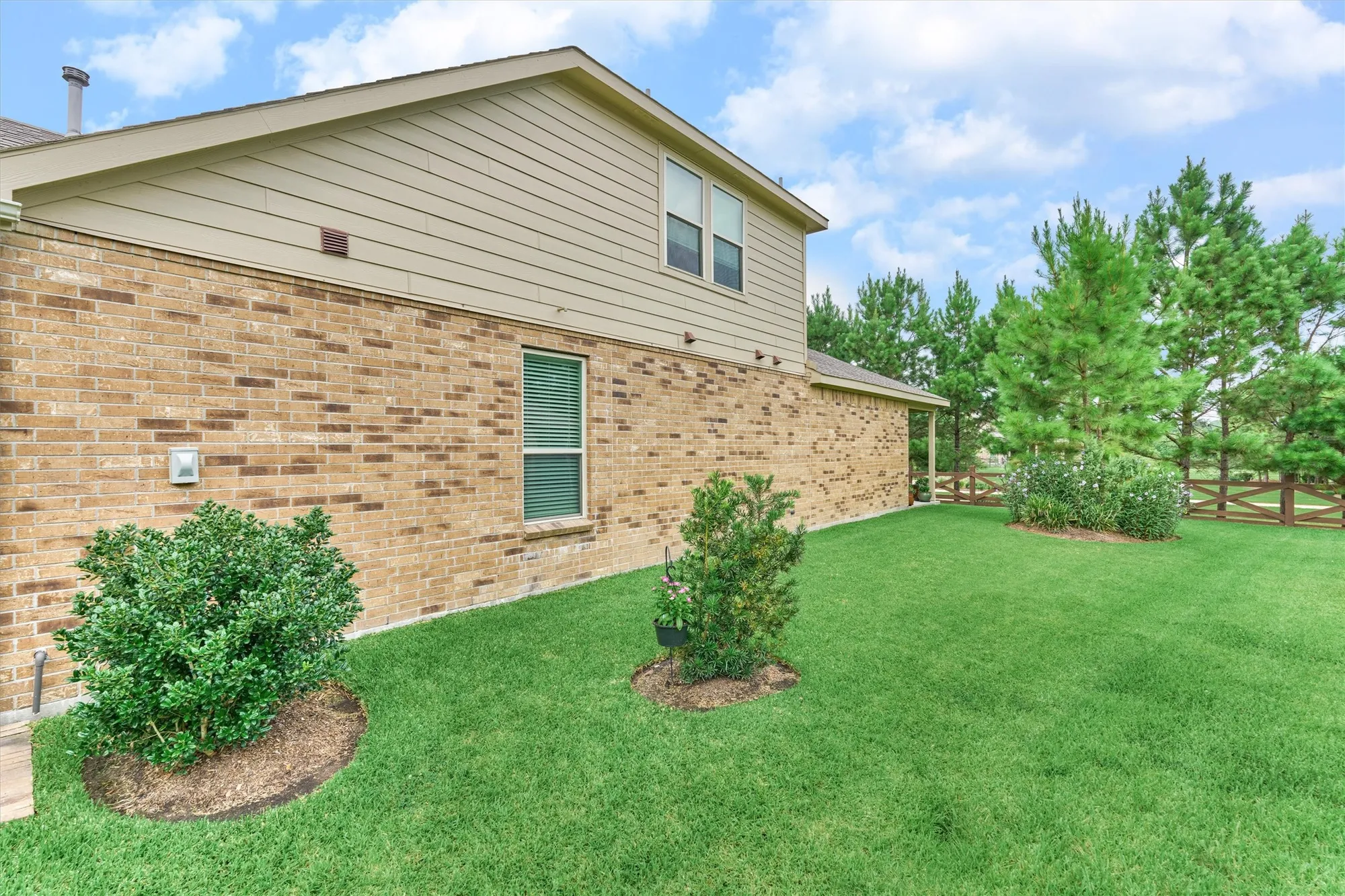 Property Slideshow image 35 of 48 | 128 caspian way, The Woodlands, TX, 77382