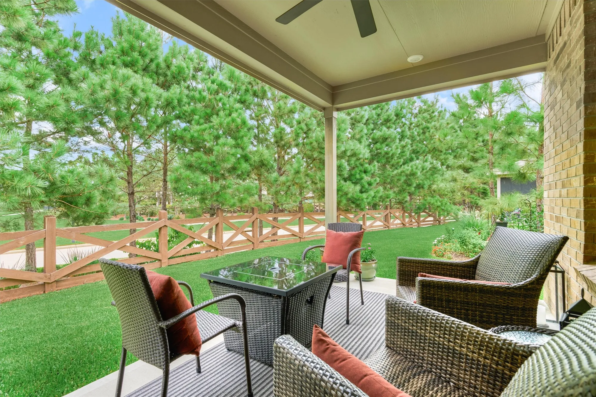 Property Slideshow image 39 of 48 | 128 caspian way, The Woodlands, TX, 77382