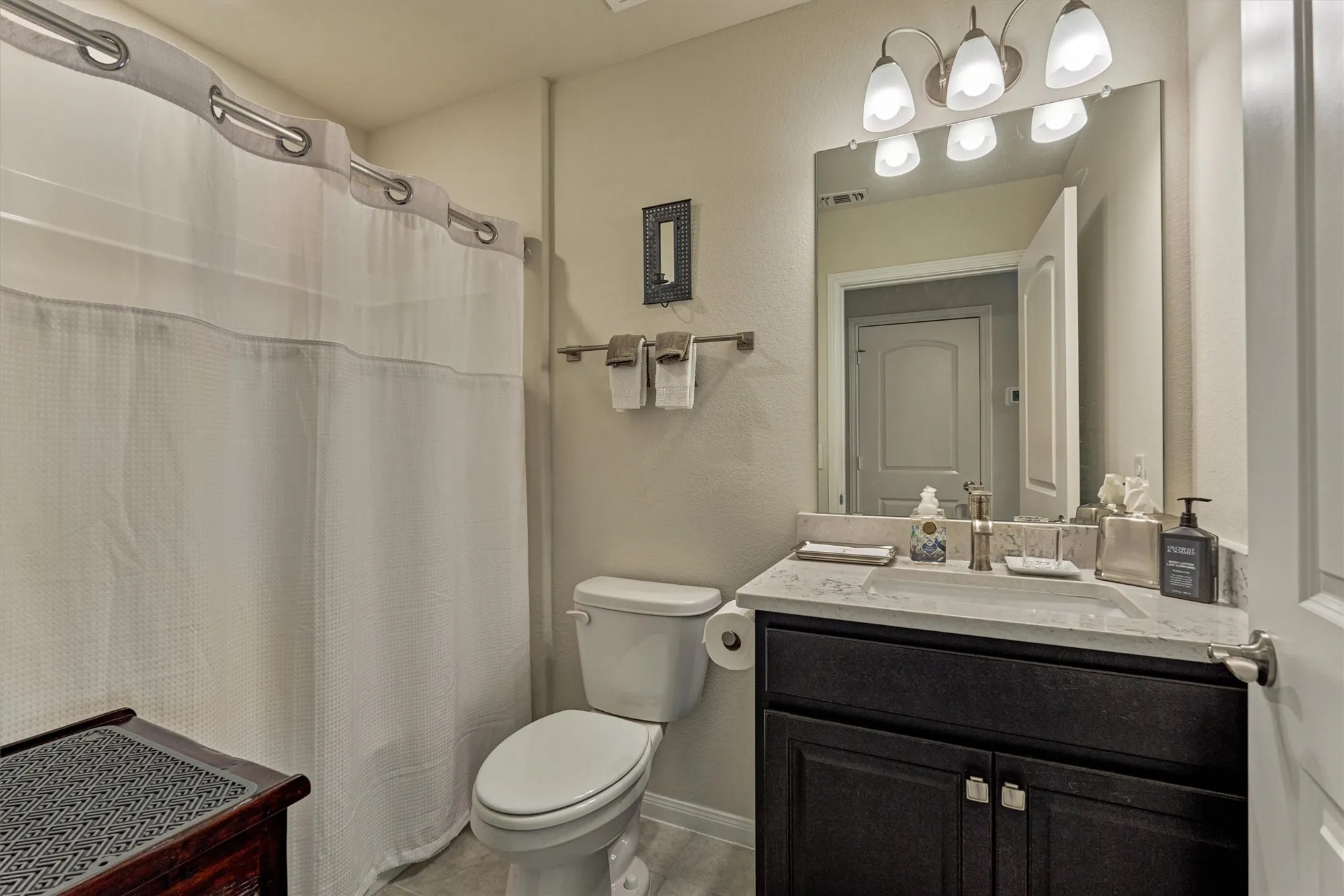 Property Slideshow image 30 of 48 | 128 caspian way, The Woodlands, TX, 77382