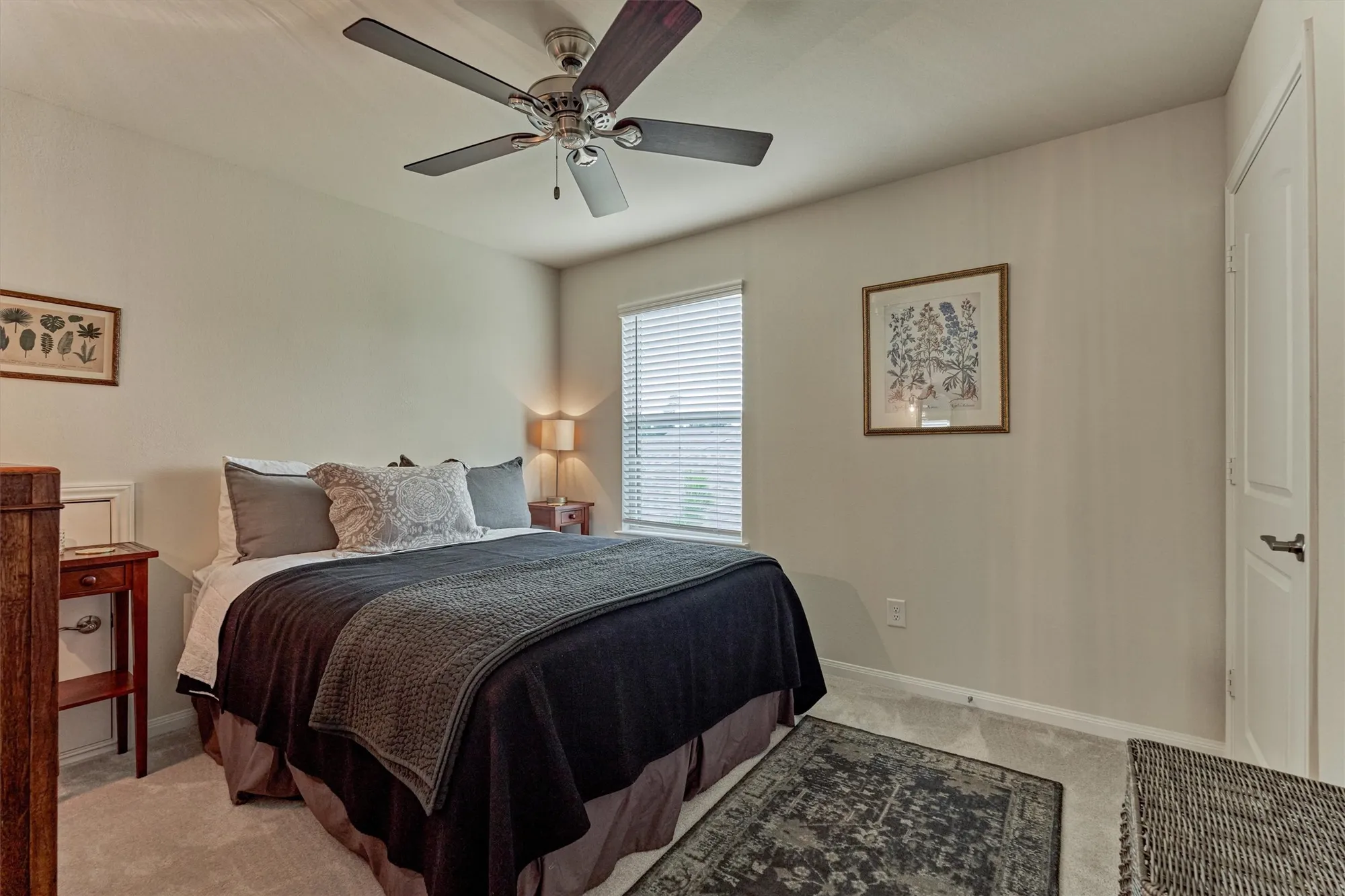 Property Slideshow image 31 of 48 | 128 caspian way, The Woodlands, TX, 77382