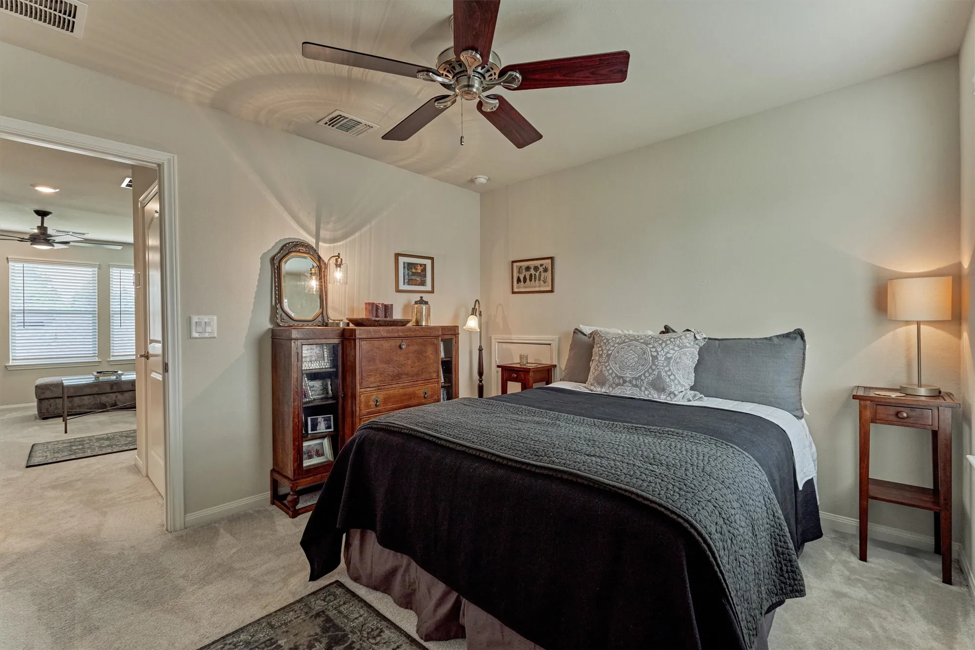 Property Slideshow image 32 of 48 | 128 caspian way, The Woodlands, TX, 77382