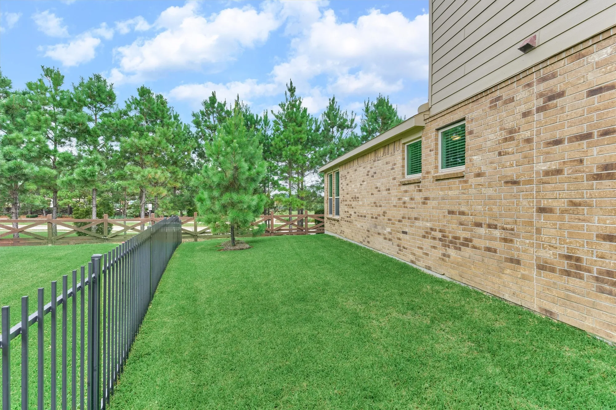 Property Slideshow image 33 of 48 | 128 caspian way, The Woodlands, TX, 77382