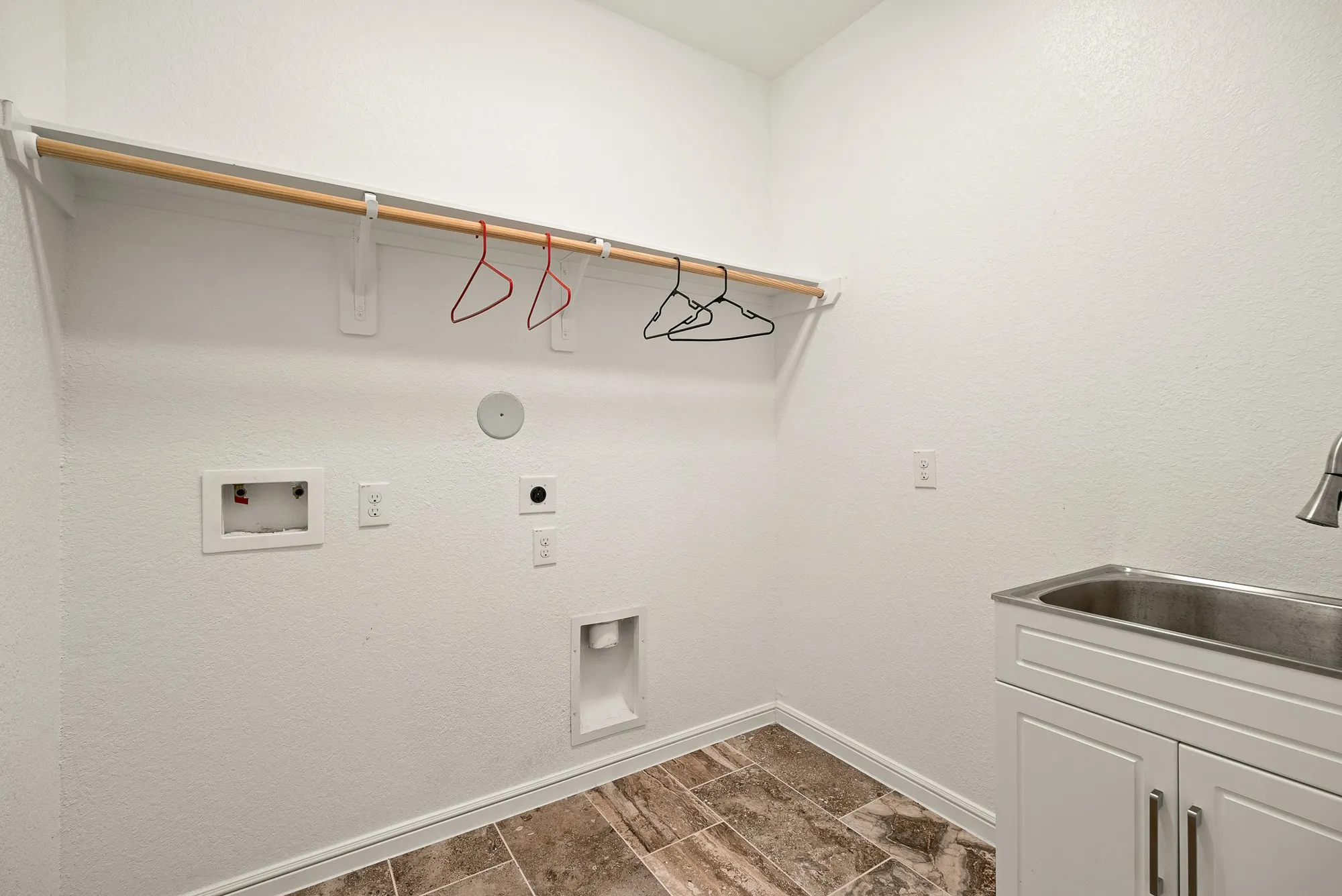 Property Slideshow image 18 of 34 | 5923 winding terrace ln, Fulshear, TX, 77441