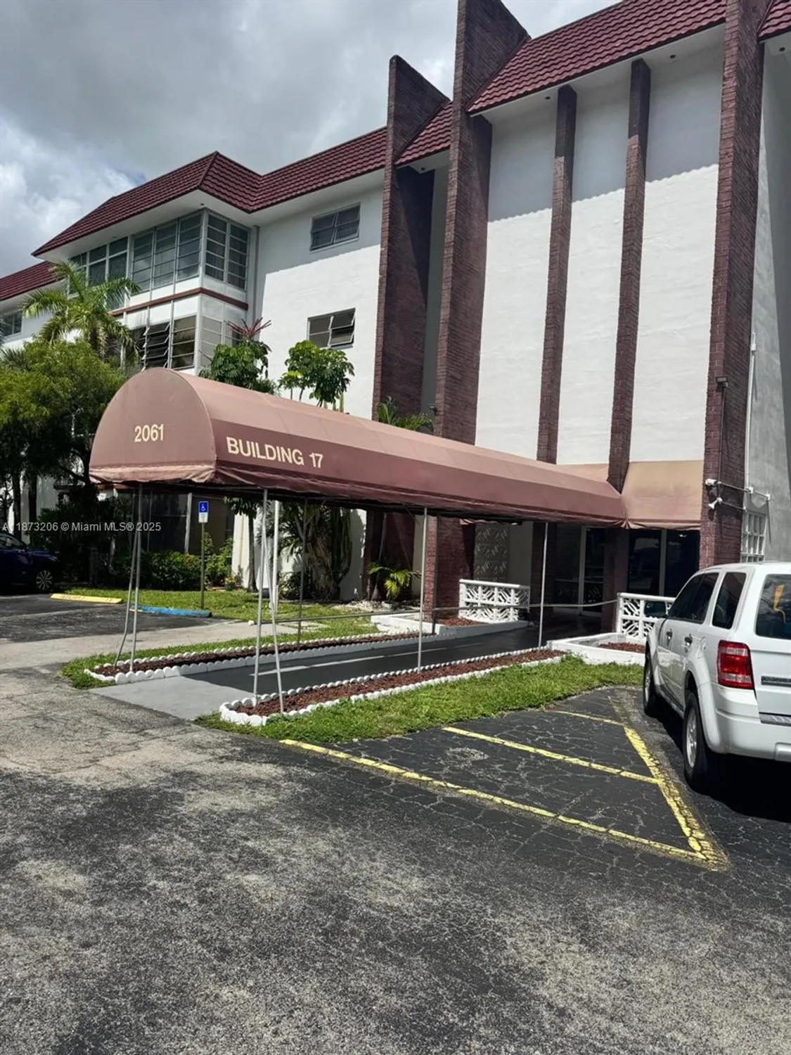 Property Slideshow image 13 of 13 | 2061 nw 47th ter apt 407, Lauderhill, FL, 33313