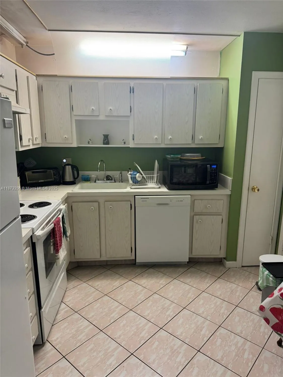 Property Slideshow image 6 of 13 | 2061 nw 47th ter apt 407, Lauderhill, FL, 33313