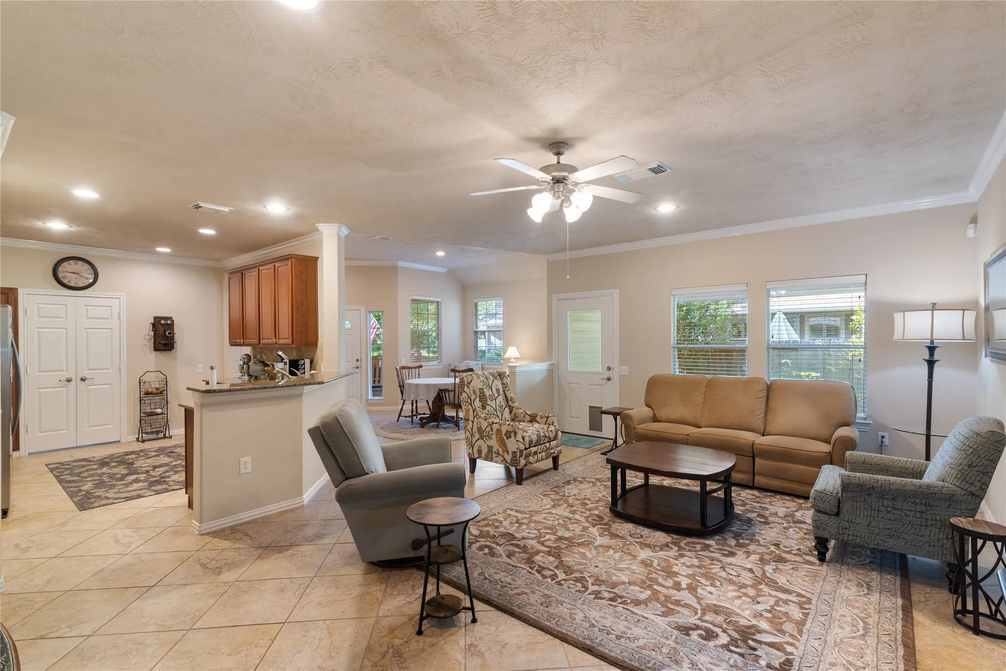 Property Slideshow image 13 of 32 | 11 abercrombie pl, Conroe, TX, 77384