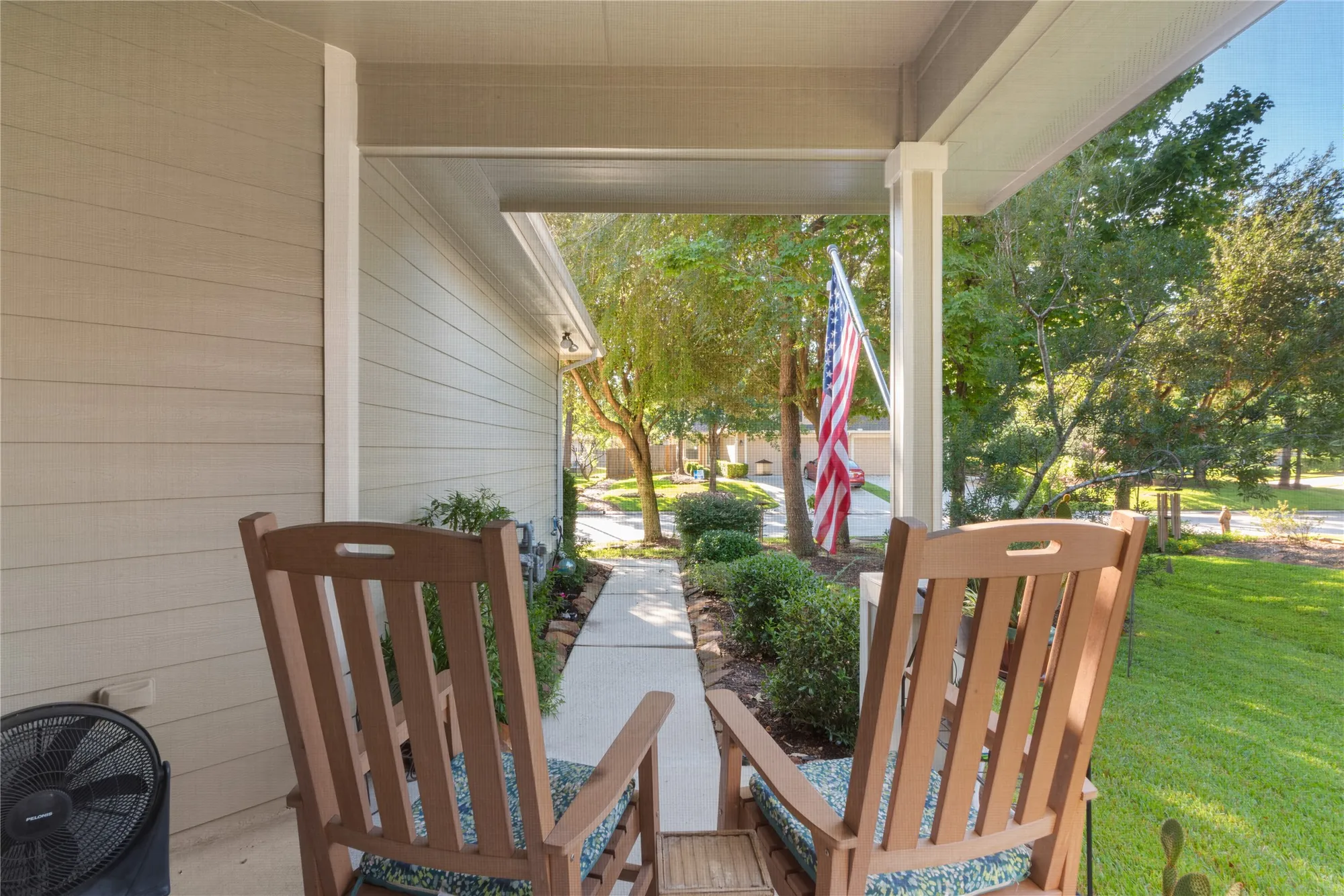 Property Slideshow image 3 of 32 | 11 abercrombie pl, Conroe, TX, 77384