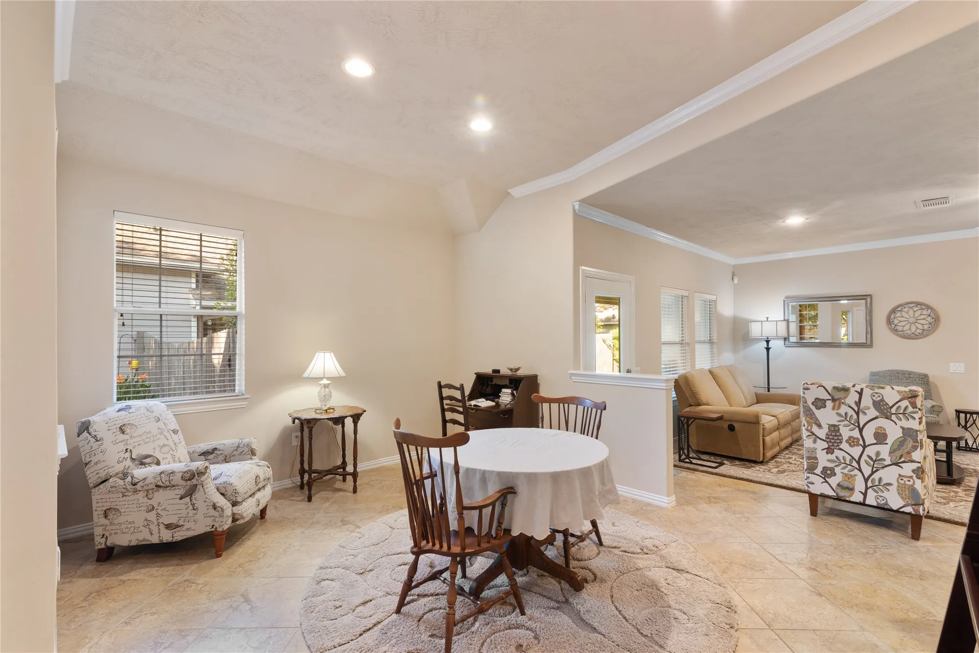 Property Slideshow image 4 of 32 | 11 abercrombie pl, Conroe, TX, 77384