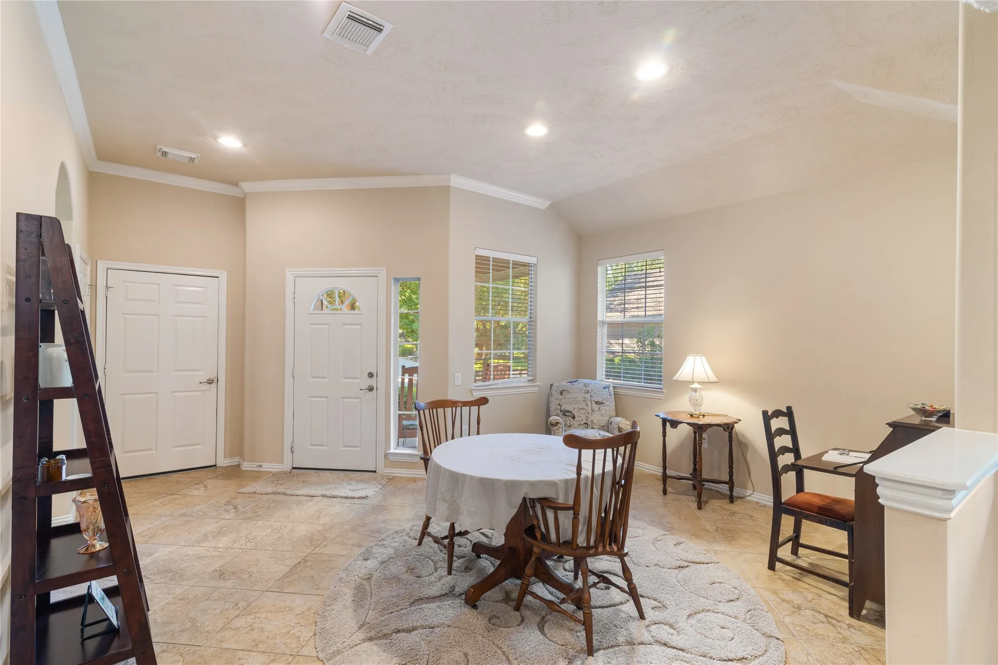 Property Slideshow image 5 of 32 | 11 abercrombie pl, Conroe, TX, 77384