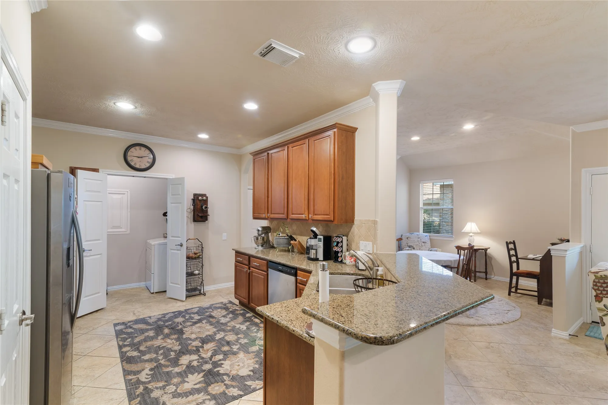 Property Slideshow image 7 of 32 | 11 abercrombie pl, Conroe, TX, 77384