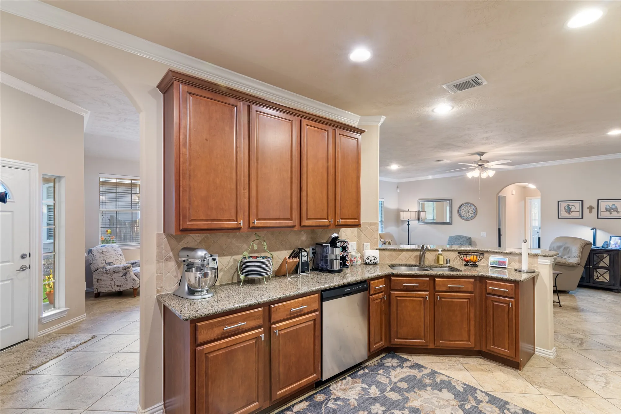 Property Slideshow image 8 of 32 | 11 abercrombie pl, Conroe, TX, 77384