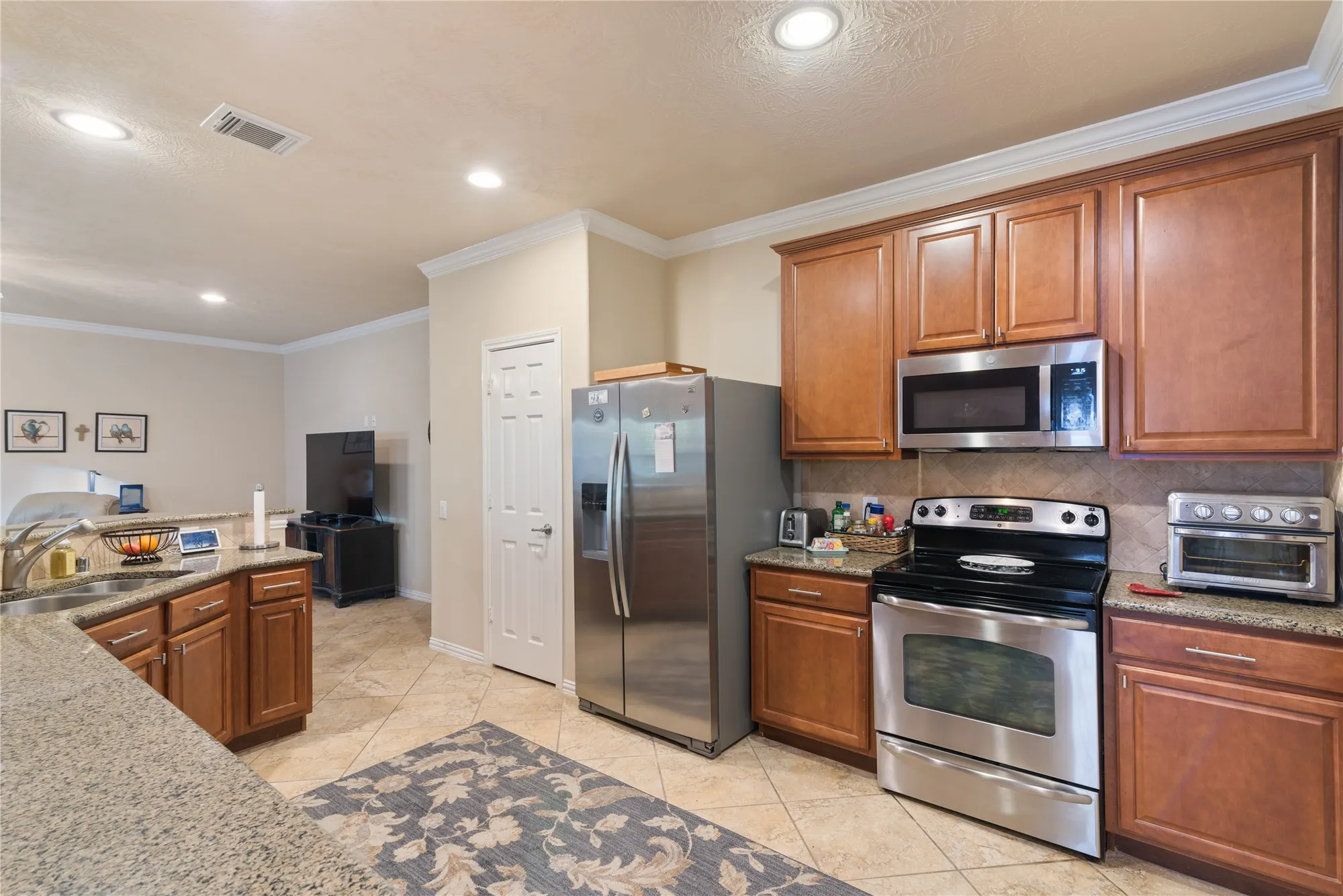 Property Slideshow image 9 of 32 | 11 abercrombie pl, Conroe, TX, 77384