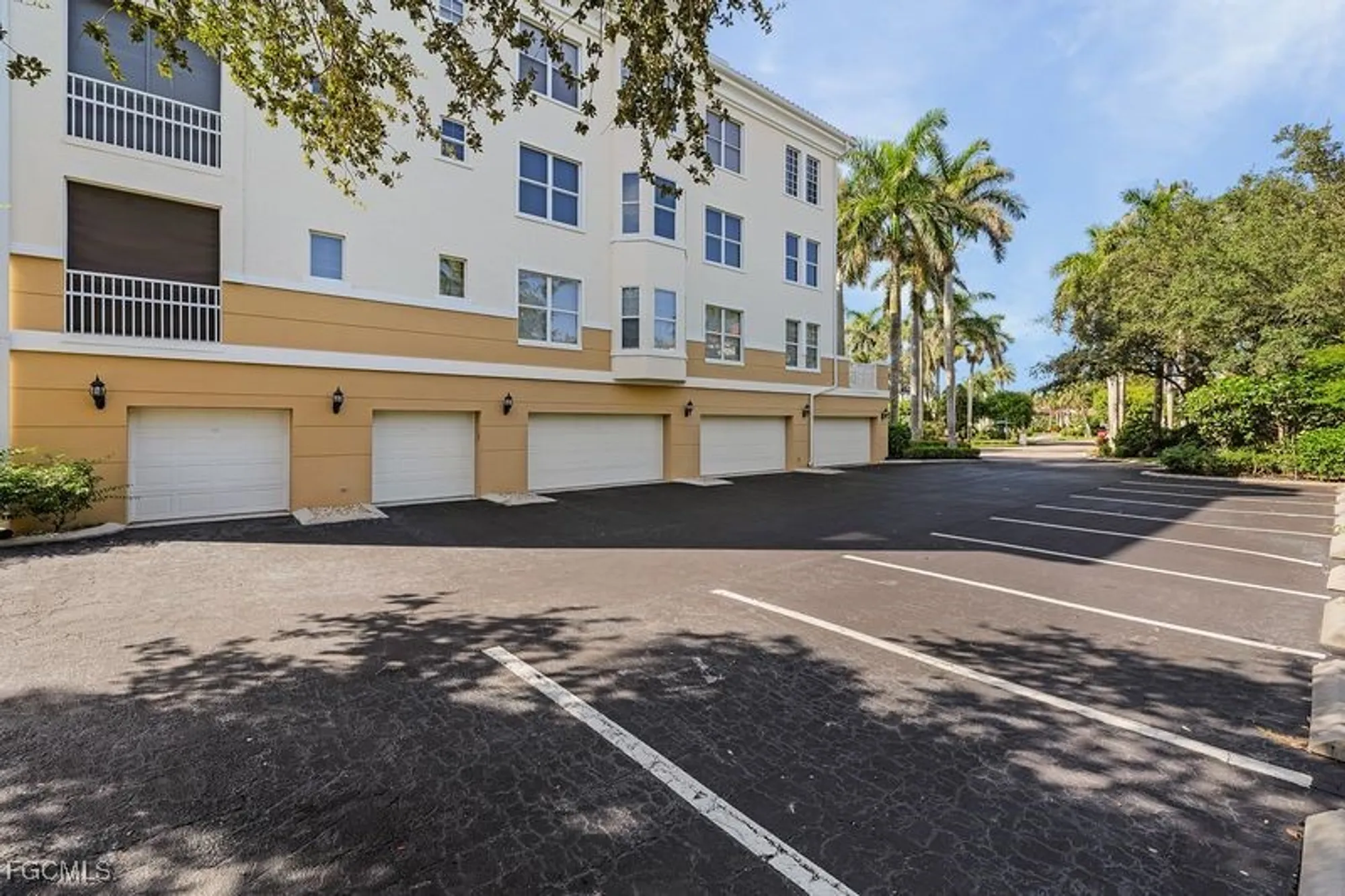 Property Slideshow image 18 of 32 | 11130 harbour yacht ct apt 13b, Fort Myers, FL, 33908