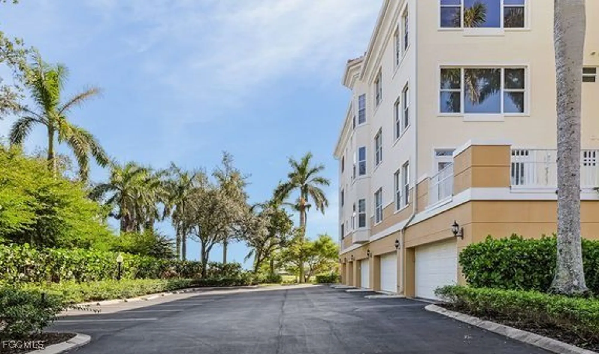 Property Slideshow image 19 of 32 | 11130 harbour yacht ct apt 13b, Fort Myers, FL, 33908