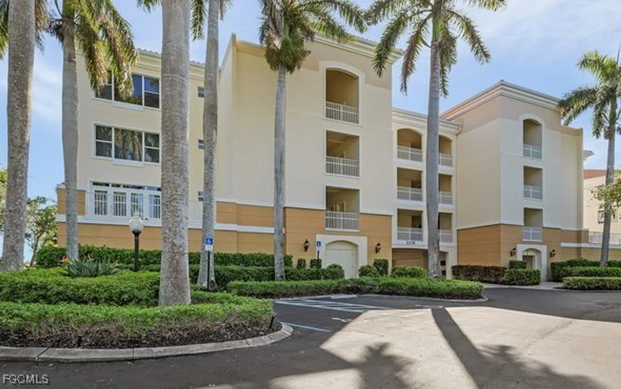 Property Slideshow image 1 of 32 | 11130 harbour yacht ct apt 13b, Fort Myers, FL, 33908