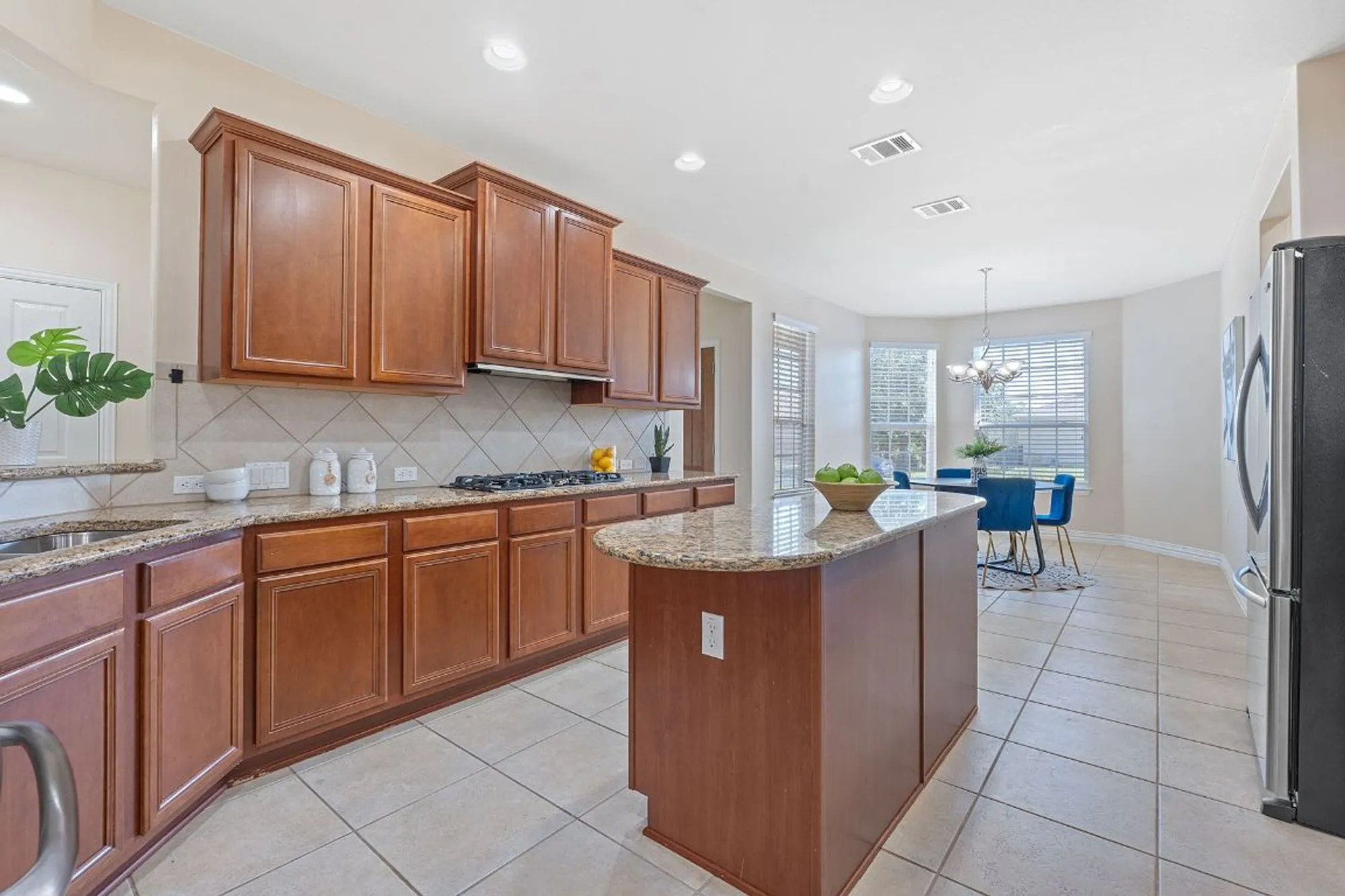 Property Slideshow image 14 of 40 | 203 independence creek ln, Georgetown, TX, 78633