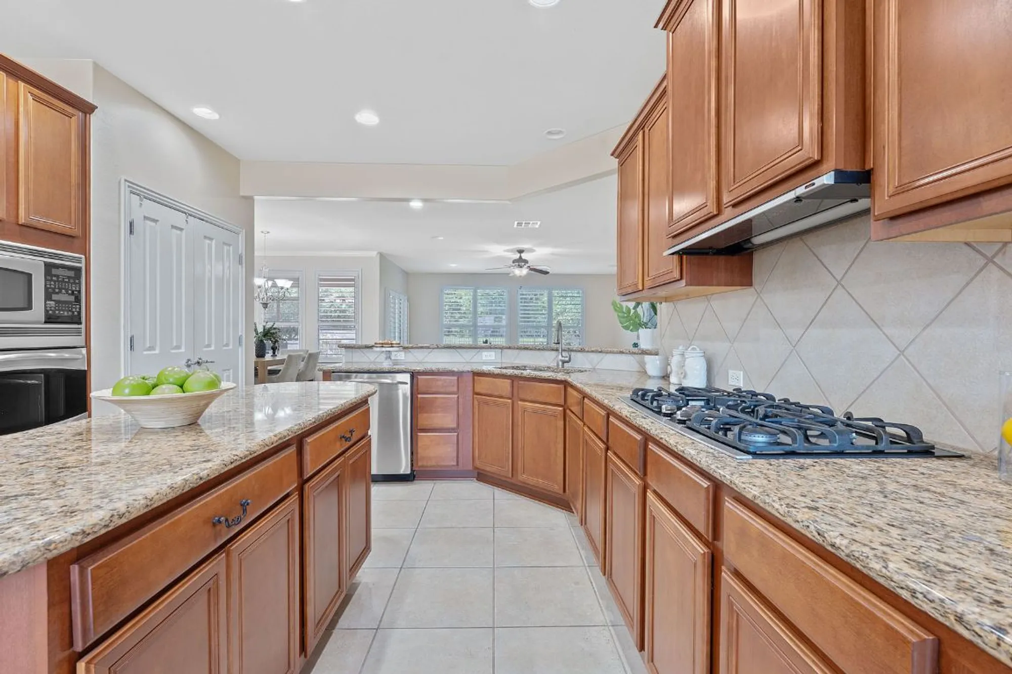 Property Slideshow image 10 of 40 | 203 independence creek ln, Georgetown, TX, 78633