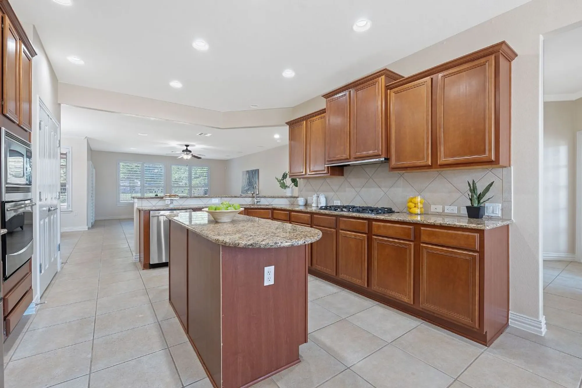 Property Slideshow image 13 of 40 | 203 independence creek ln, Georgetown, TX, 78633