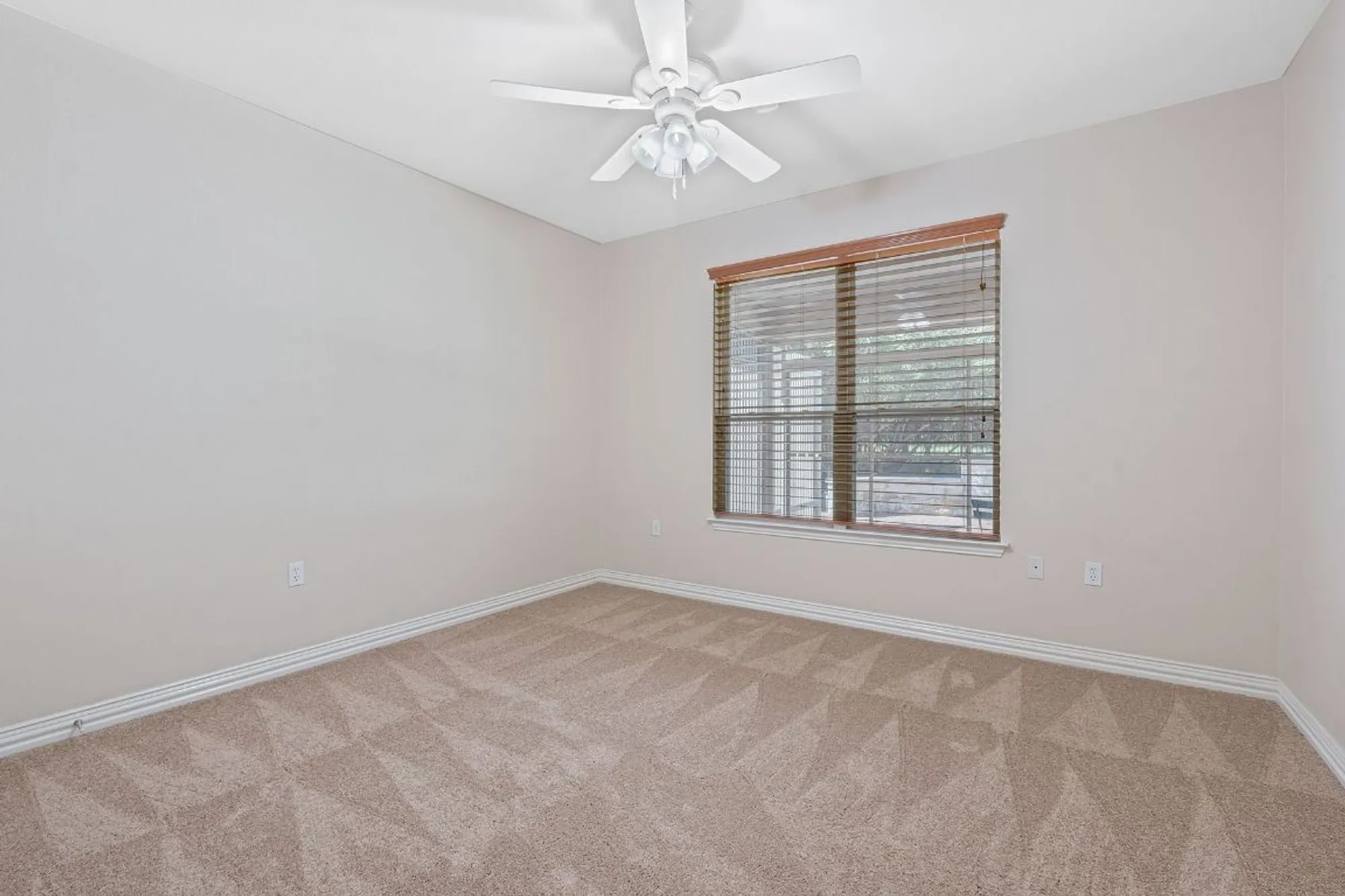 Property Slideshow image 24 of 40 | 203 independence creek ln, Georgetown, TX, 78633