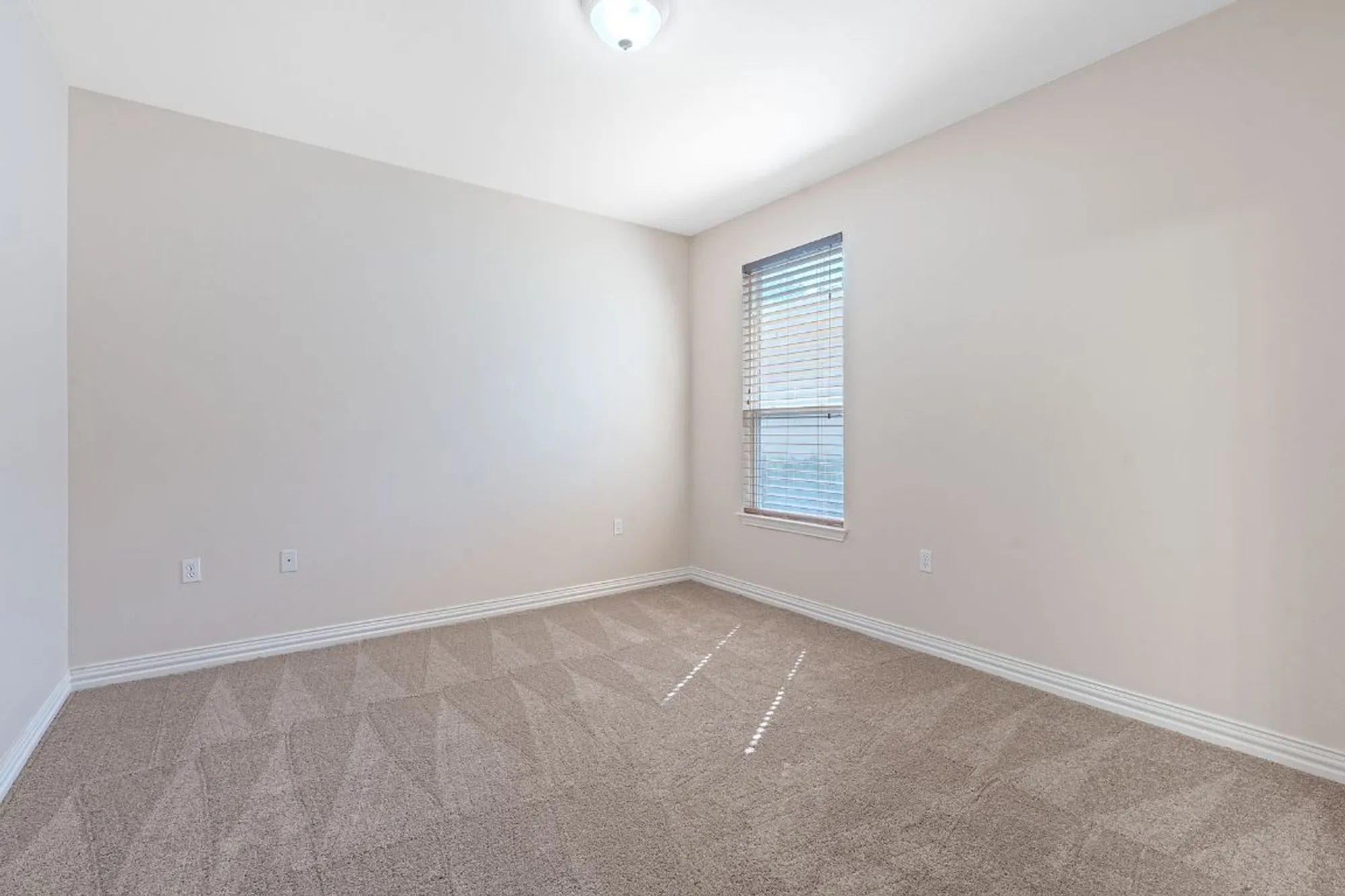 Property Slideshow image 23 of 40 | 203 independence creek ln, Georgetown, TX, 78633