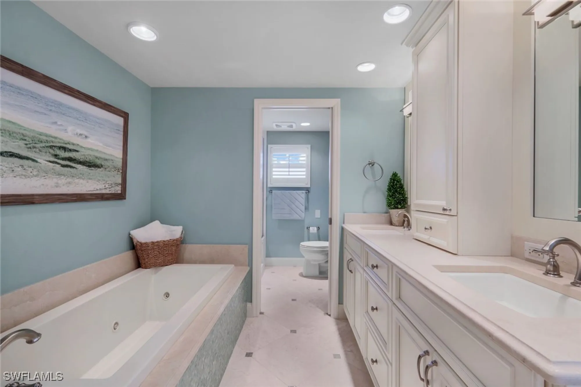 Property Slideshow image 17 of 35 | 3401 gulf shore blvd n apt 303, Naples, FL, 34103