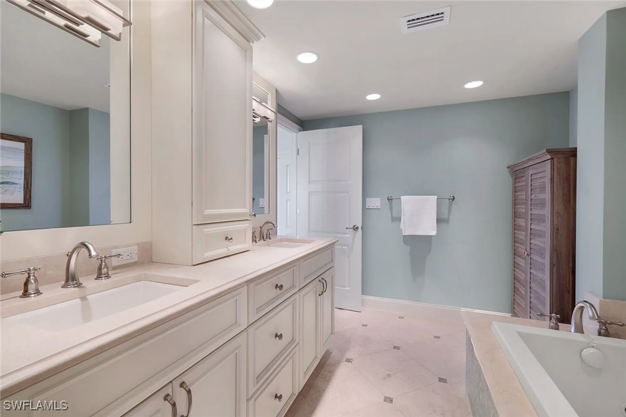 Property Slideshow image 19 of 35 | 3401 gulf shore blvd n apt 303, Naples, FL, 34103