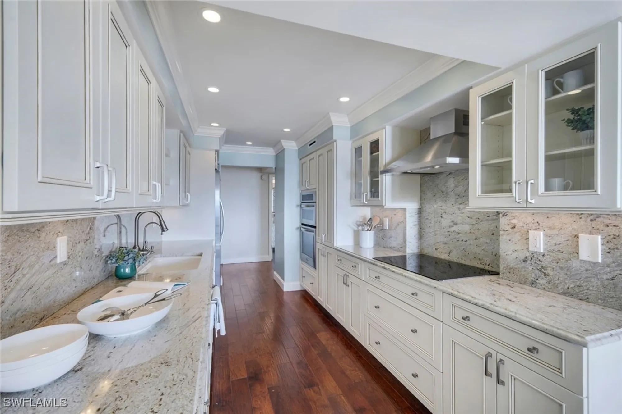 Property Slideshow image 13 of 35 | 3401 gulf shore blvd n apt 303, Naples, FL, 34103