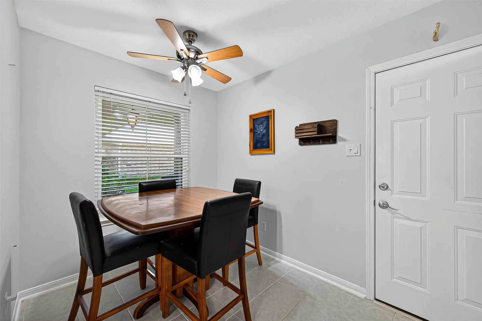 Property Slideshow image 16 of 47 | 3630 teakwood dr, Pearland, TX, 77584