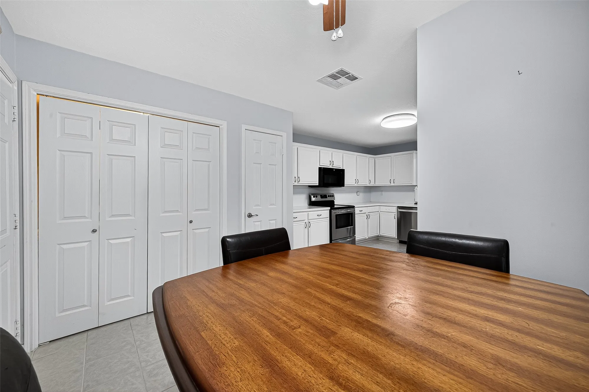 Property Slideshow image 17 of 47 | 3630 teakwood dr, Pearland, TX, 77584