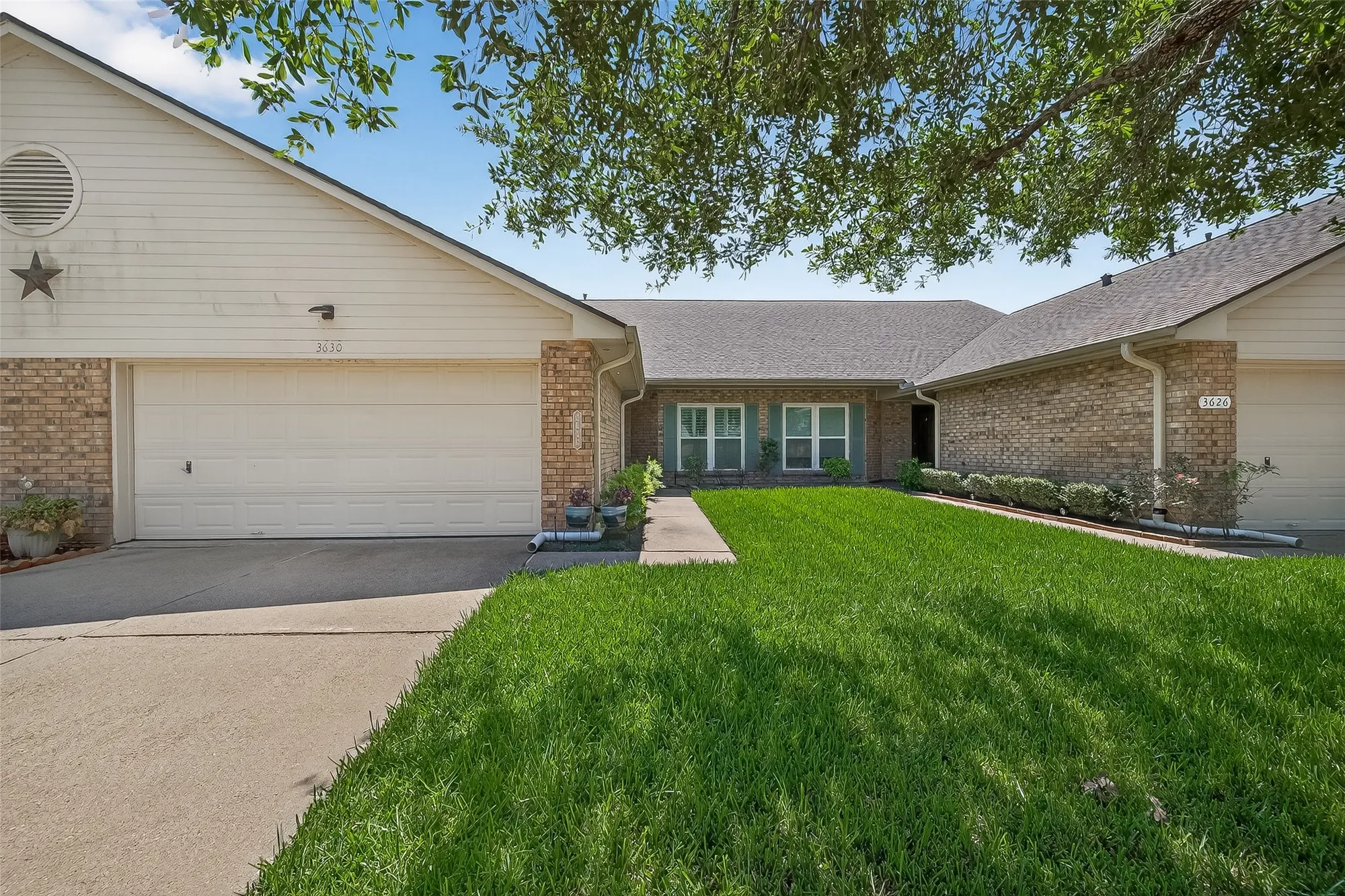 Property Slideshow image 2 of 47 | 3630 teakwood dr, Pearland, TX, 77584
