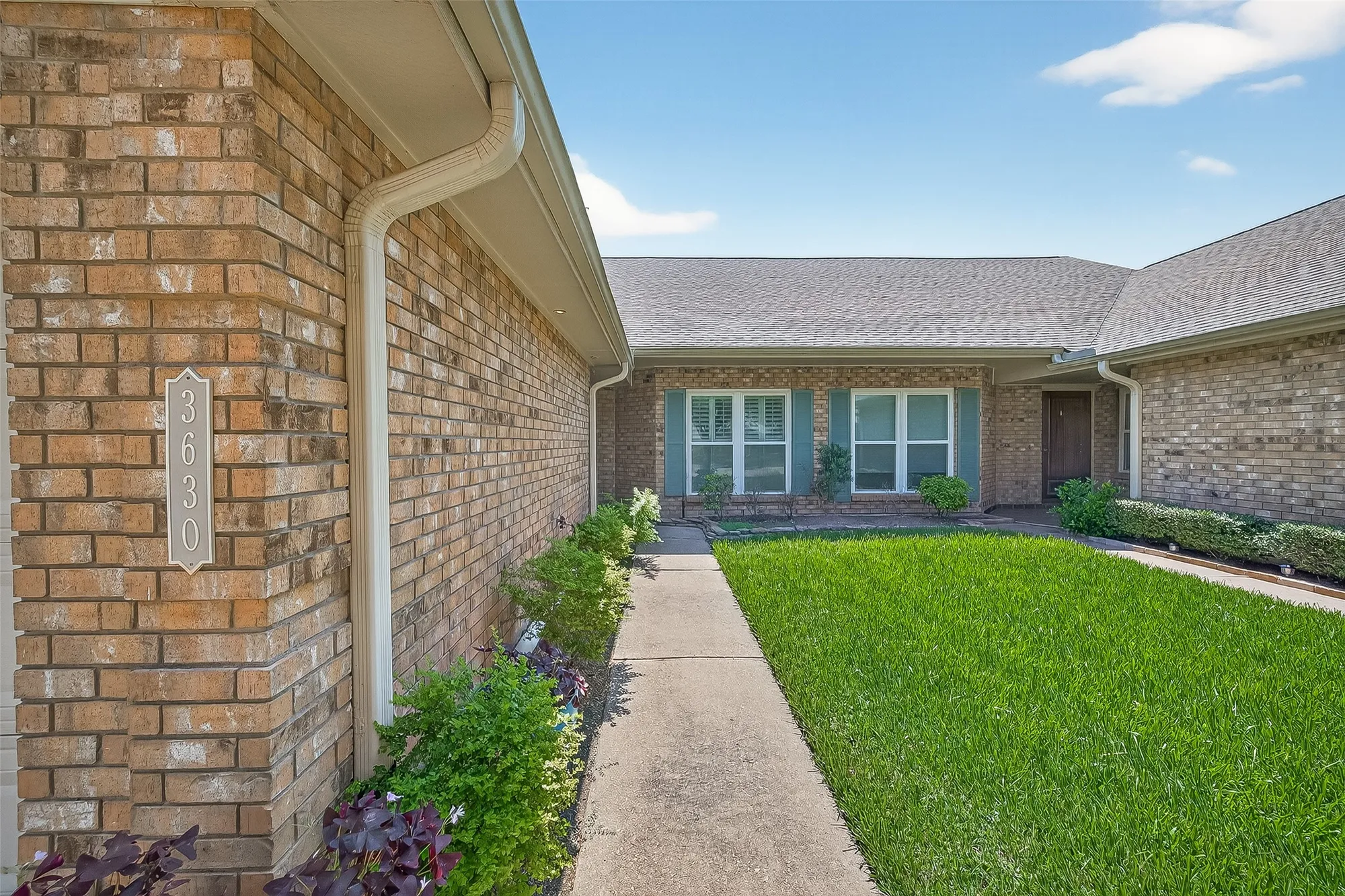 Property Slideshow image 5 of 47 | 3630 teakwood dr, Pearland, TX, 77584