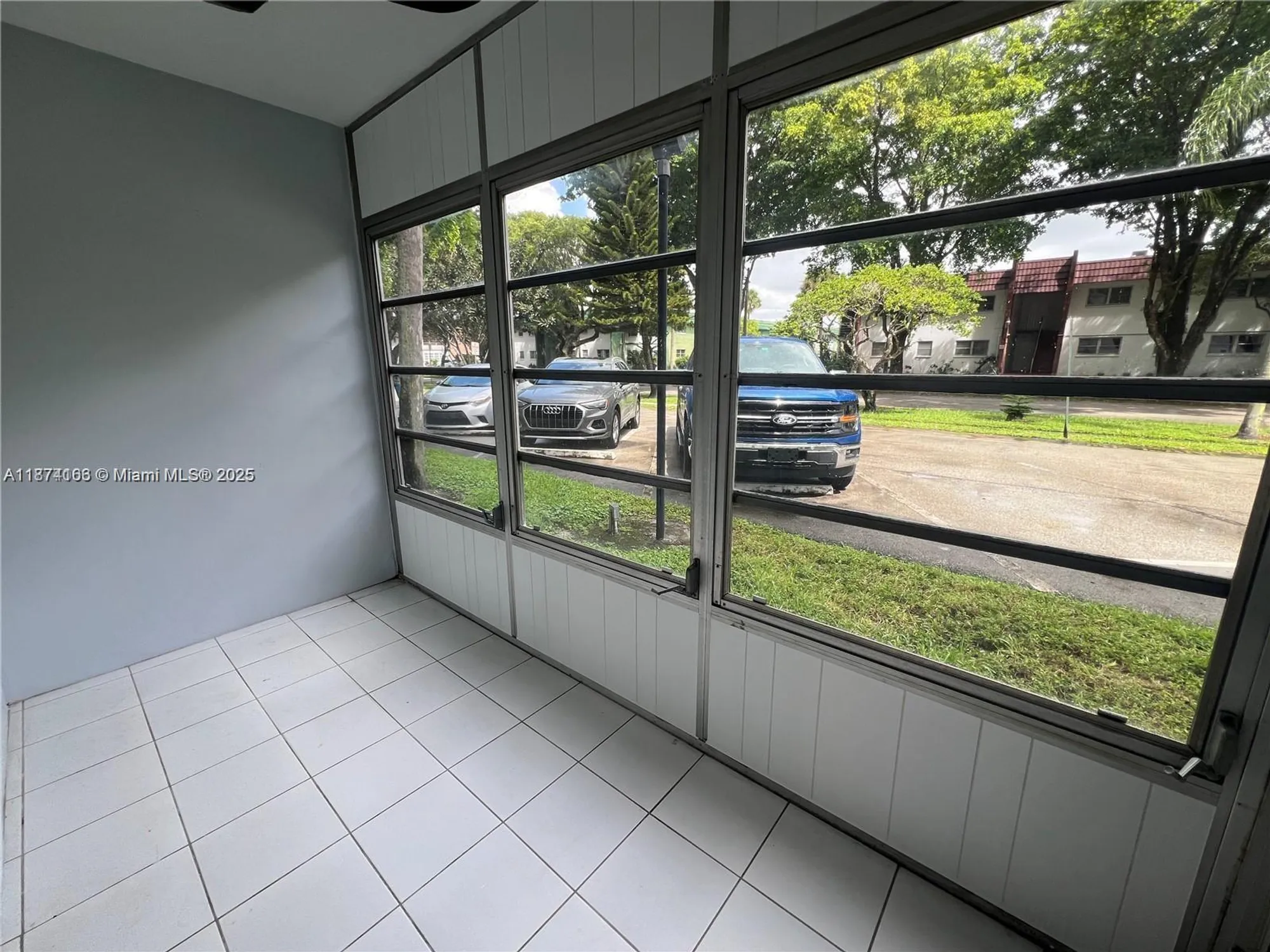 Property Slideshow image 35 of 39 | 4750 nw 22nd ct 114, Lauderhill, FL, 33313