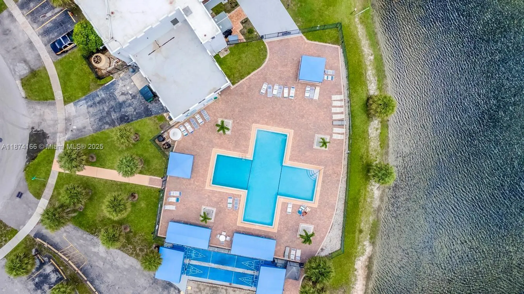 Property Slideshow image 4 of 39 | 4750 nw 22nd ct 114, Lauderhill, FL, 33313