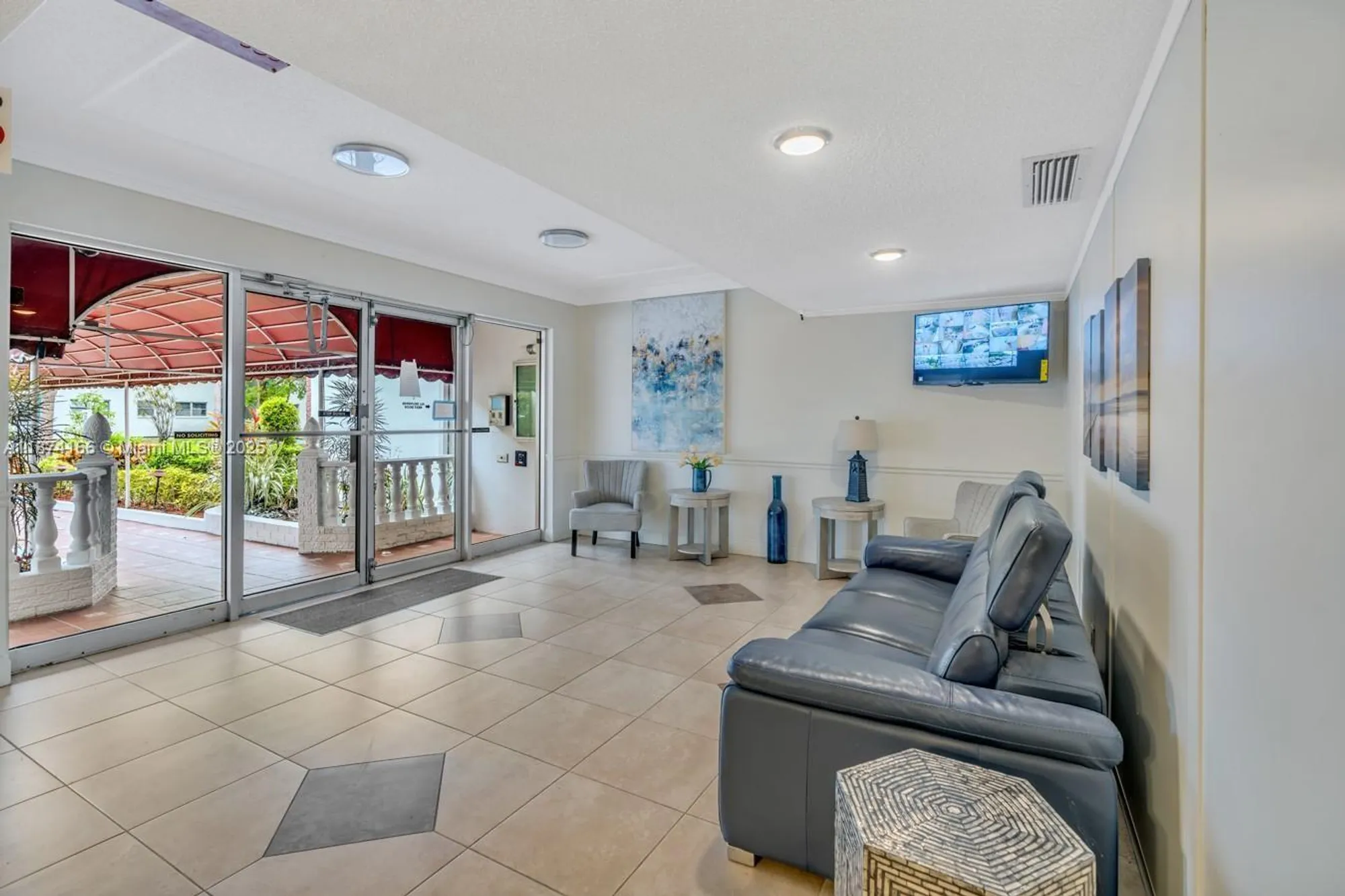 Property Slideshow image 9 of 39 | 4750 nw 22nd ct 114, Lauderhill, FL, 33313
