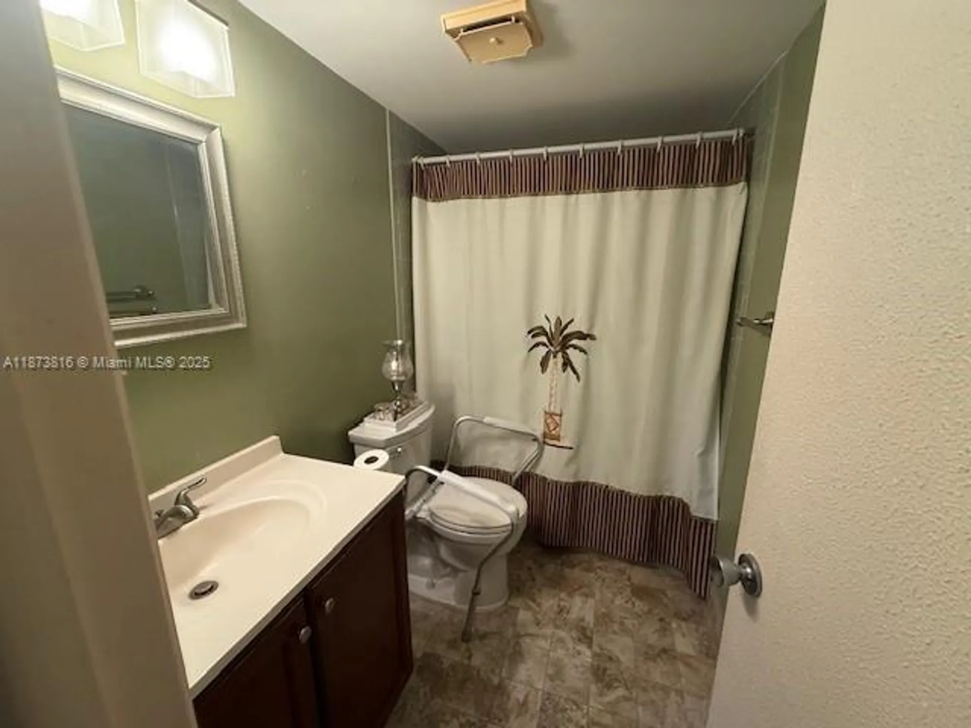Property Slideshow image 11 of 34 | 7500 nw 5th pl apt 103, Margate, FL, 33063