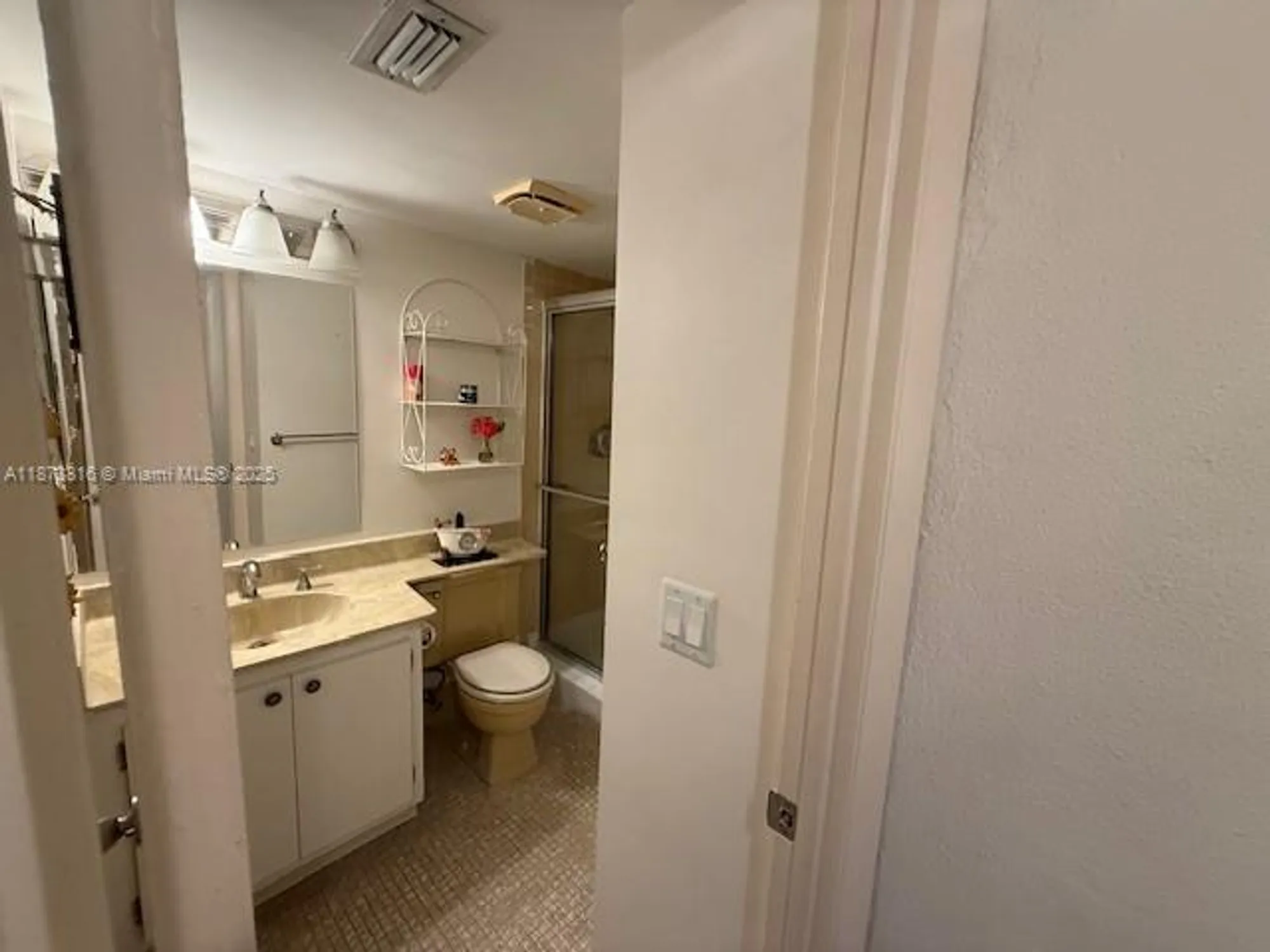 Property Slideshow image 9 of 34 | 7500 nw 5th pl apt 103, Margate, FL, 33063